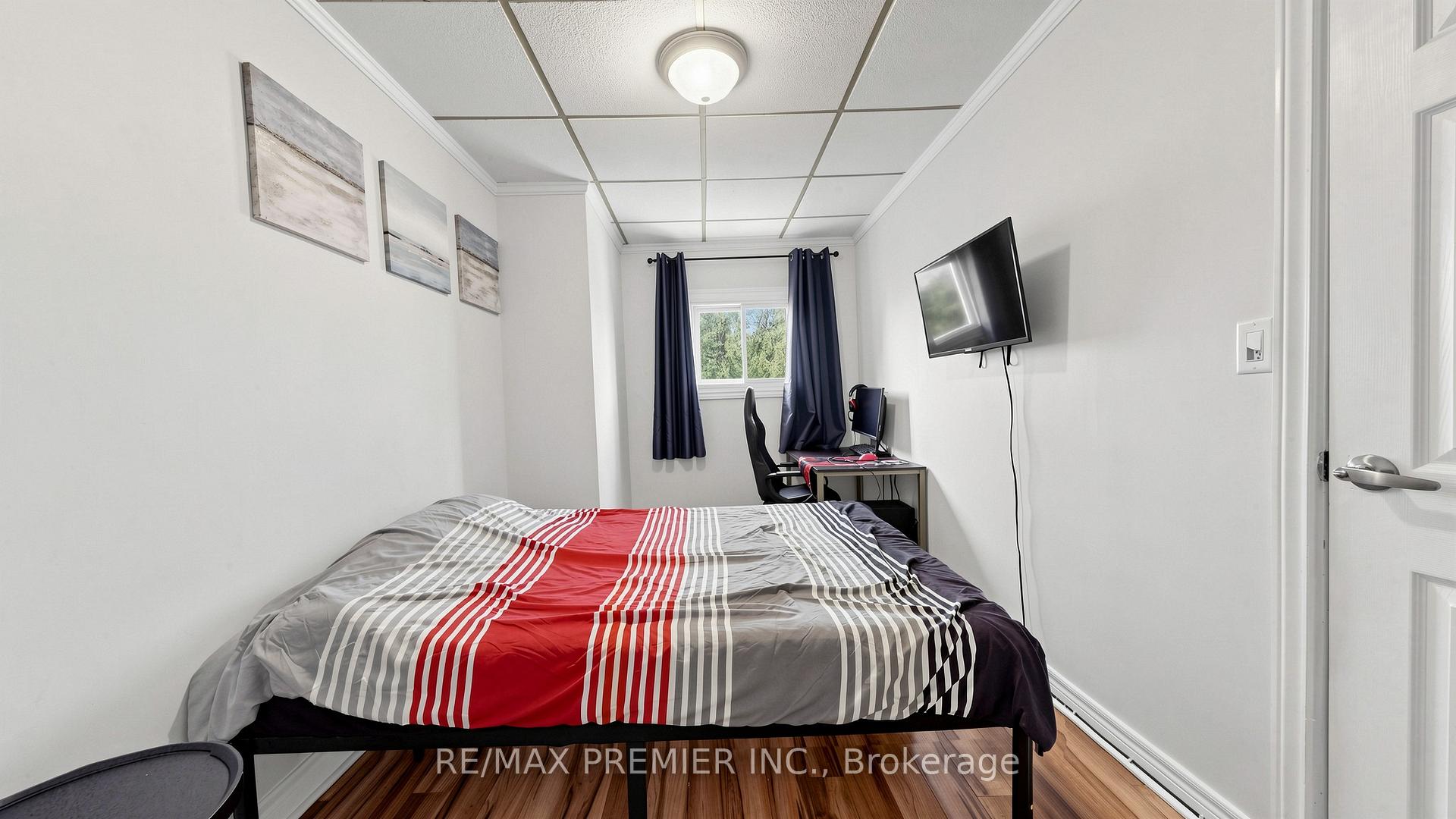 Photo 13 of 27 Cambridge Avenue, Hamilton, Crown Point — HOMEH
