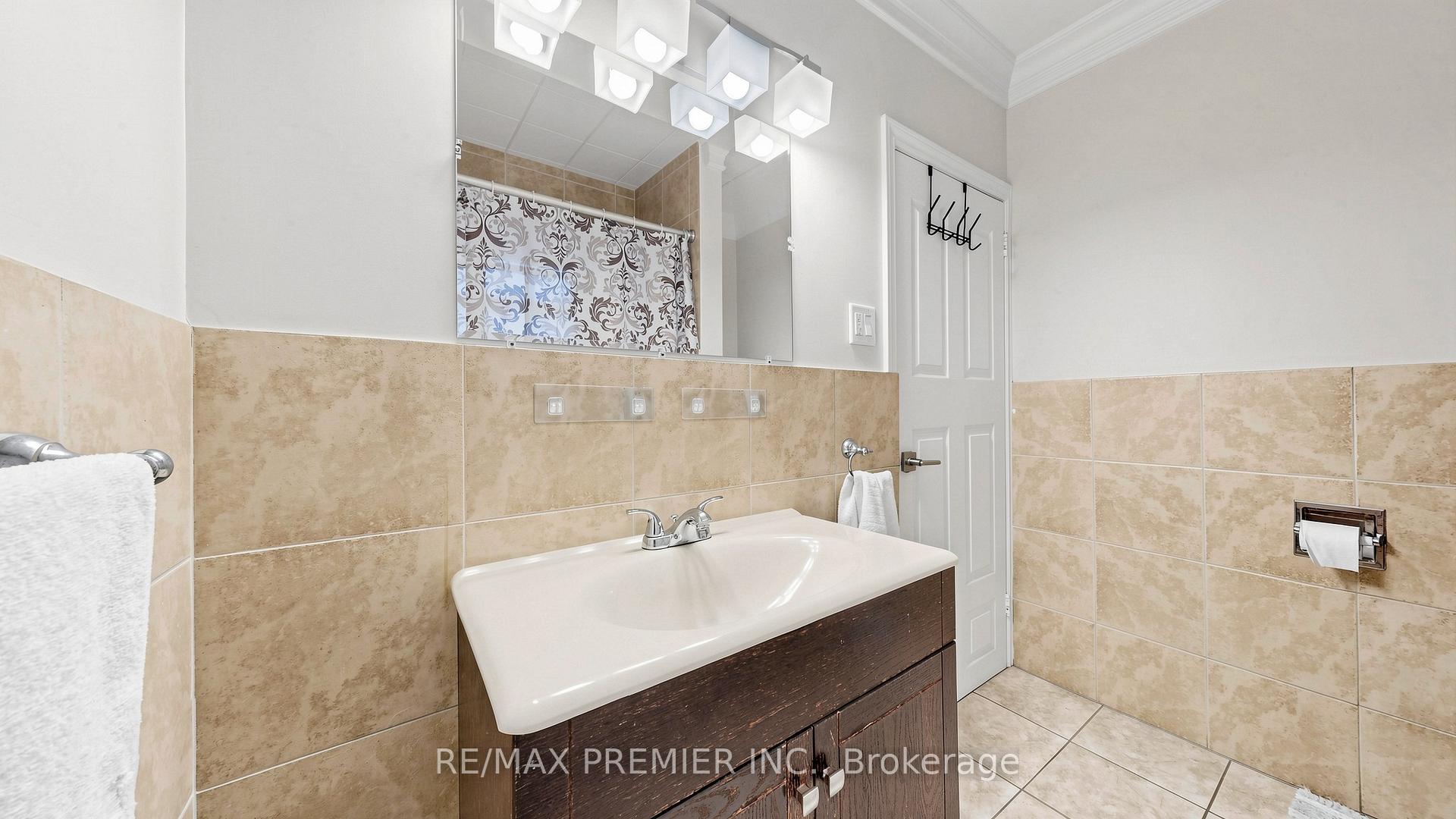Photo 15 of 27 Cambridge Avenue, Hamilton, Crown Point — HOMEH