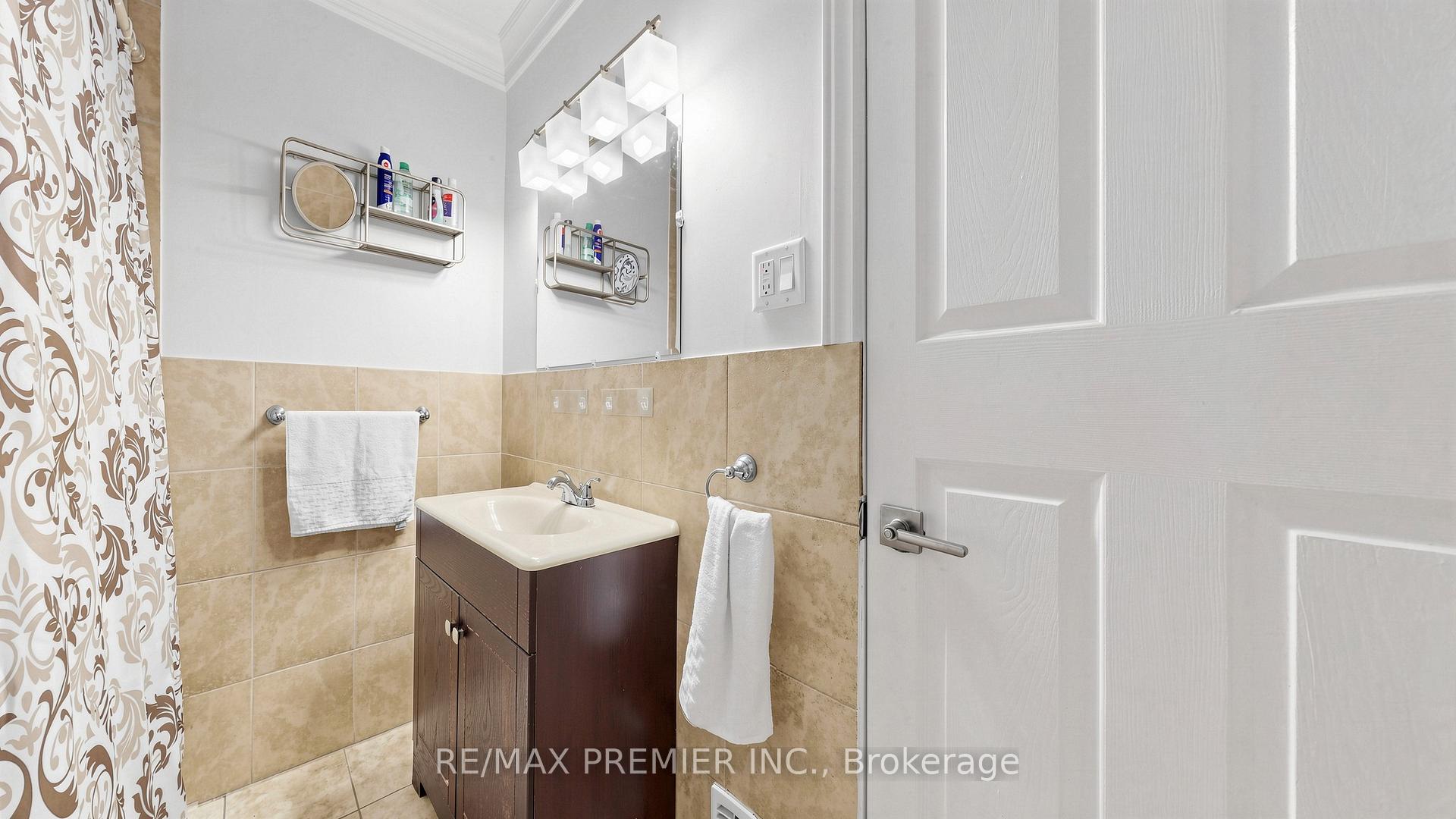 Photo 16 of 27 Cambridge Avenue, Hamilton, Crown Point — HOMEH
