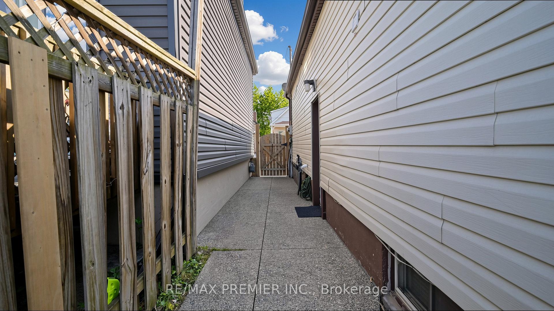 Photo 32 of 27 Cambridge Avenue, Hamilton, Crown Point — HOMEH