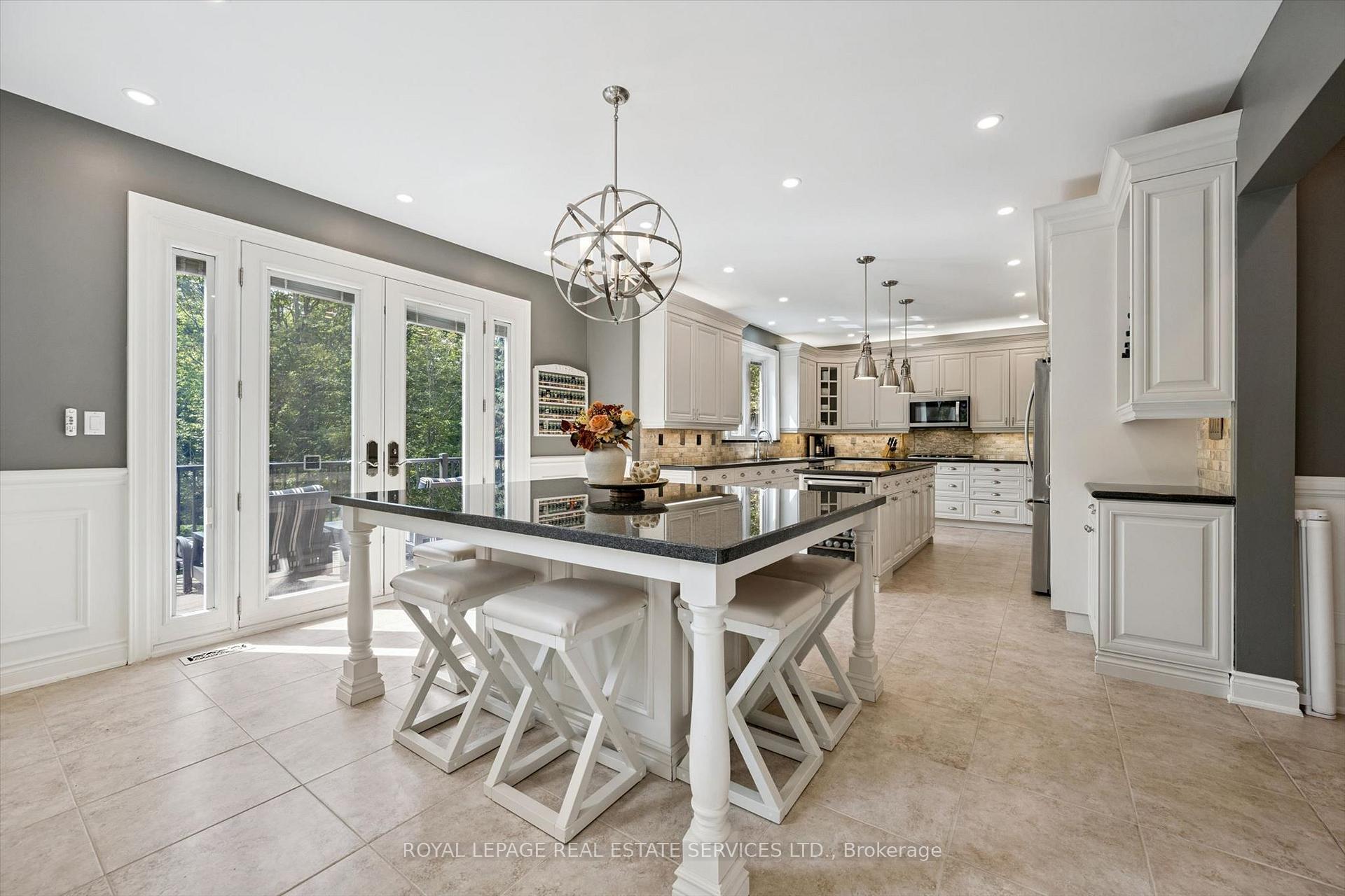 Photo 6 of 1036 Valley Crest Circle, Oakville, River Oaks — HOMEH