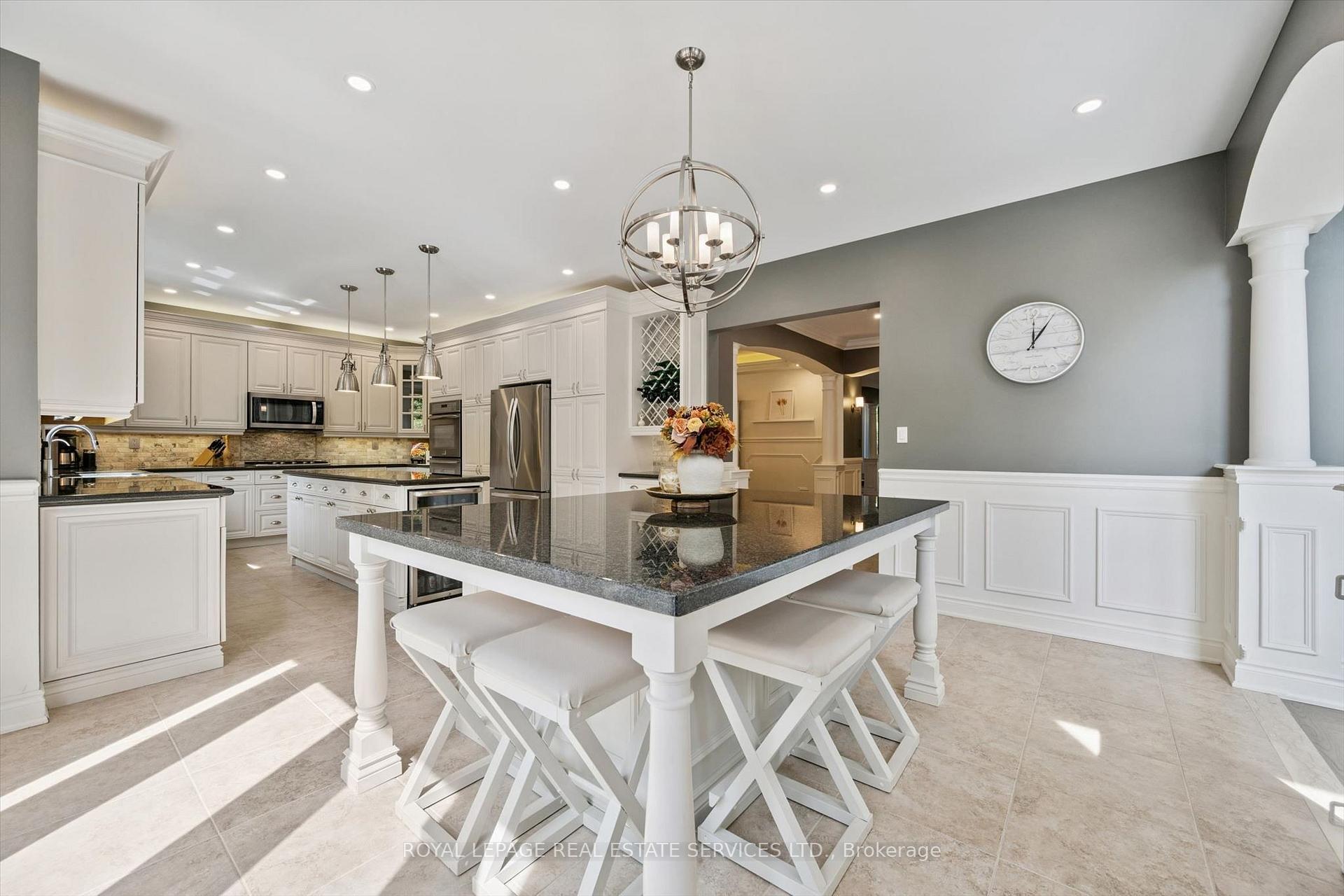 Photo 7 of 1036 Valley Crest Circle, Oakville, River Oaks — HOMEH