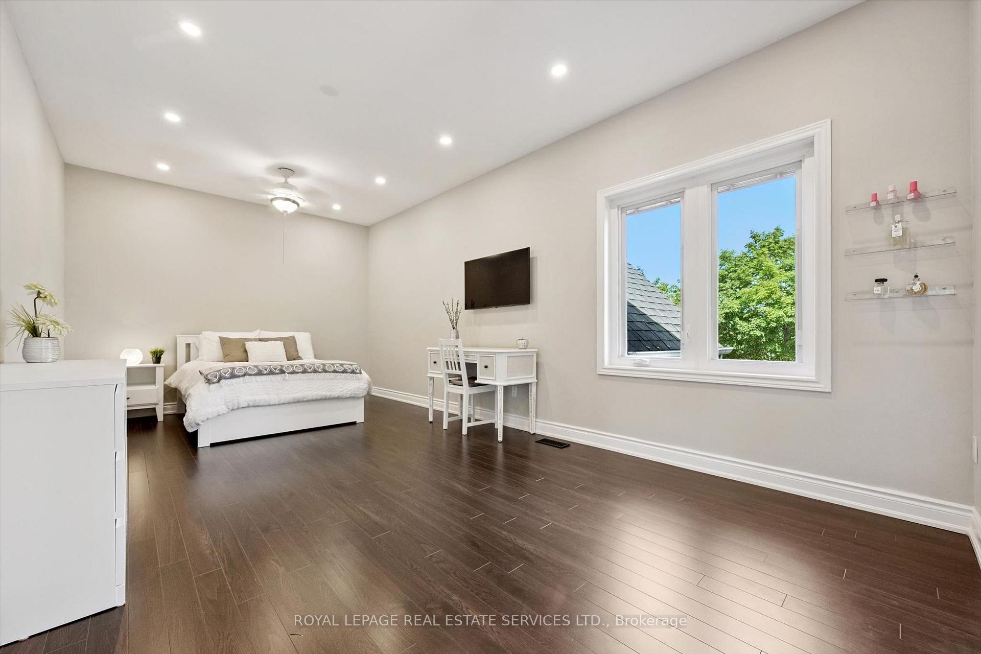 Photo 19 of 1036 Valley Crest Circle, Oakville, River Oaks — HOMEH