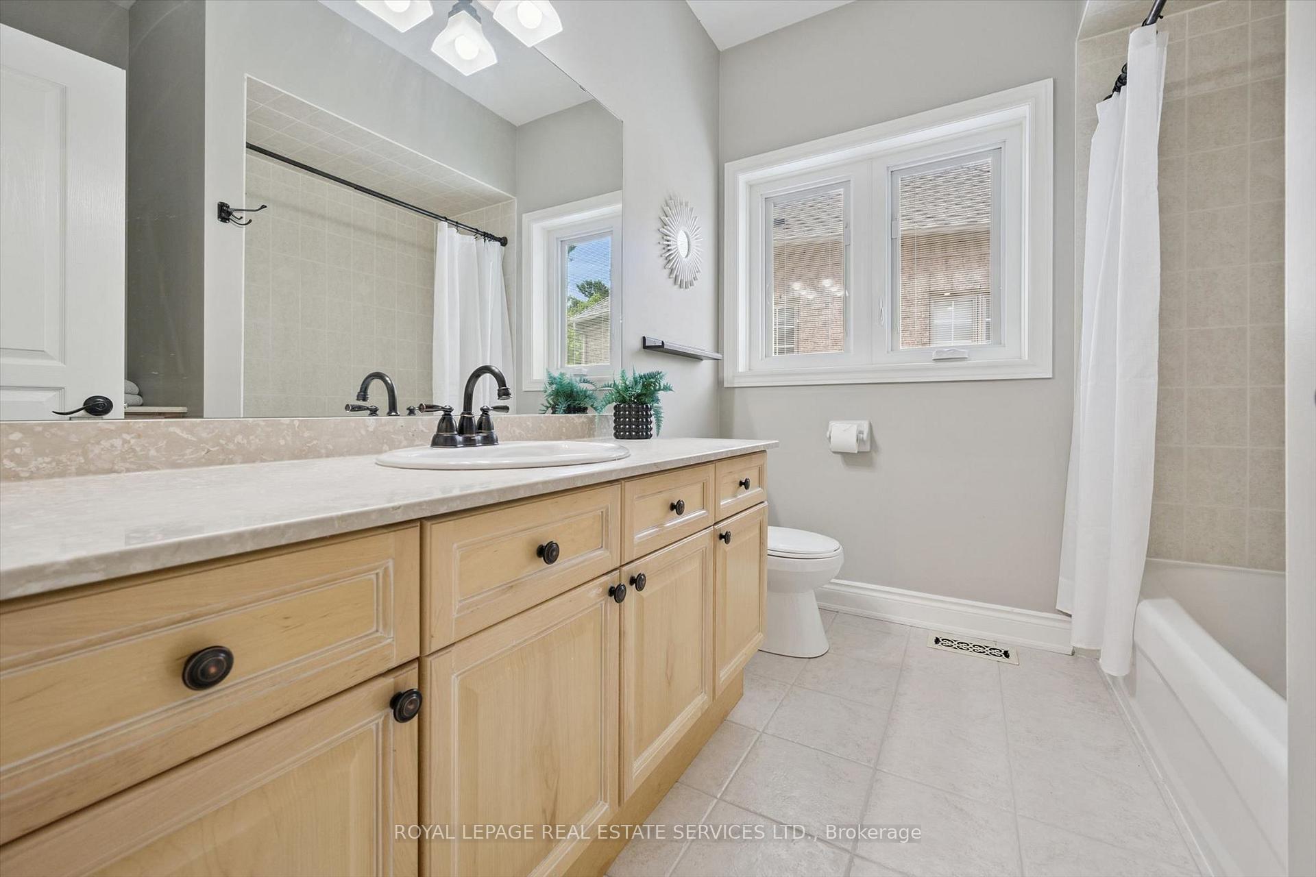 Photo 23 of 1036 Valley Crest Circle, Oakville, River Oaks — HOMEH
