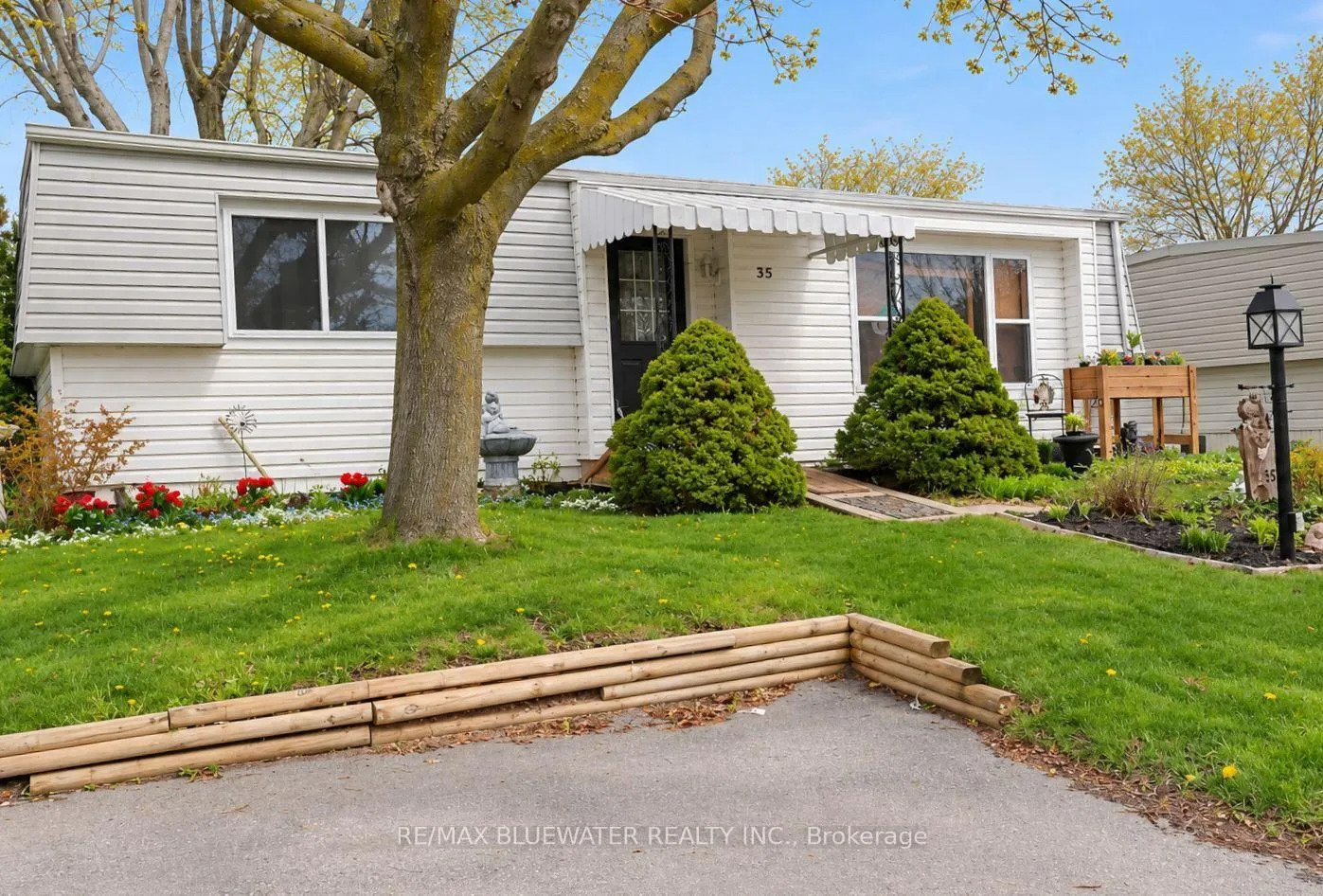Photo 3 of 35 Pebble Beach Parkway, South Huron, Stephen — HOMEH