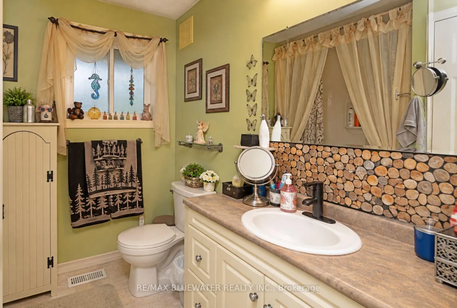 Photo 13 of 35 Pebble Beach Parkway, South Huron, Stephen — HOMEH