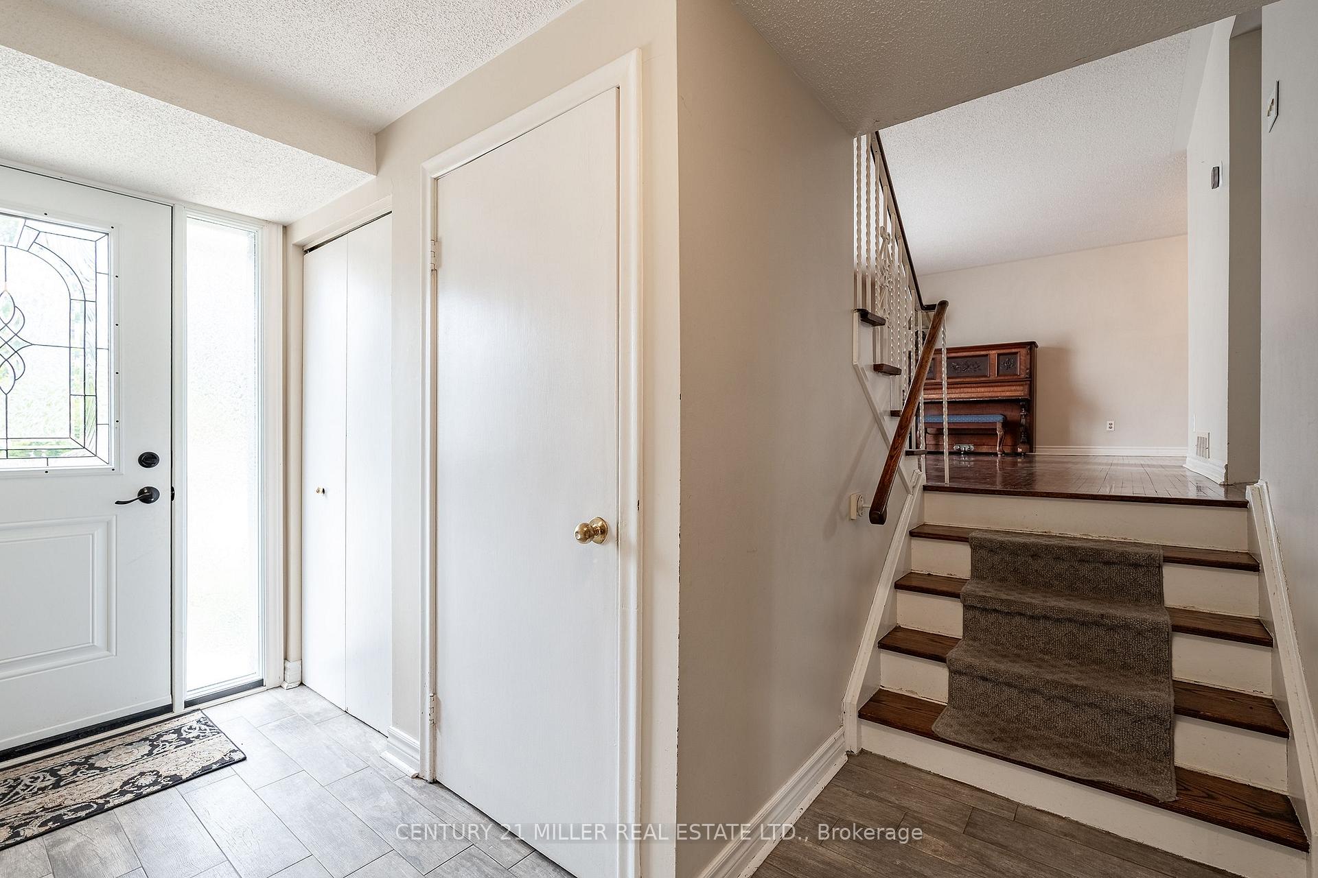 Photo 3 of 557 Trafford Crescent, Oakville, West — HOMEH