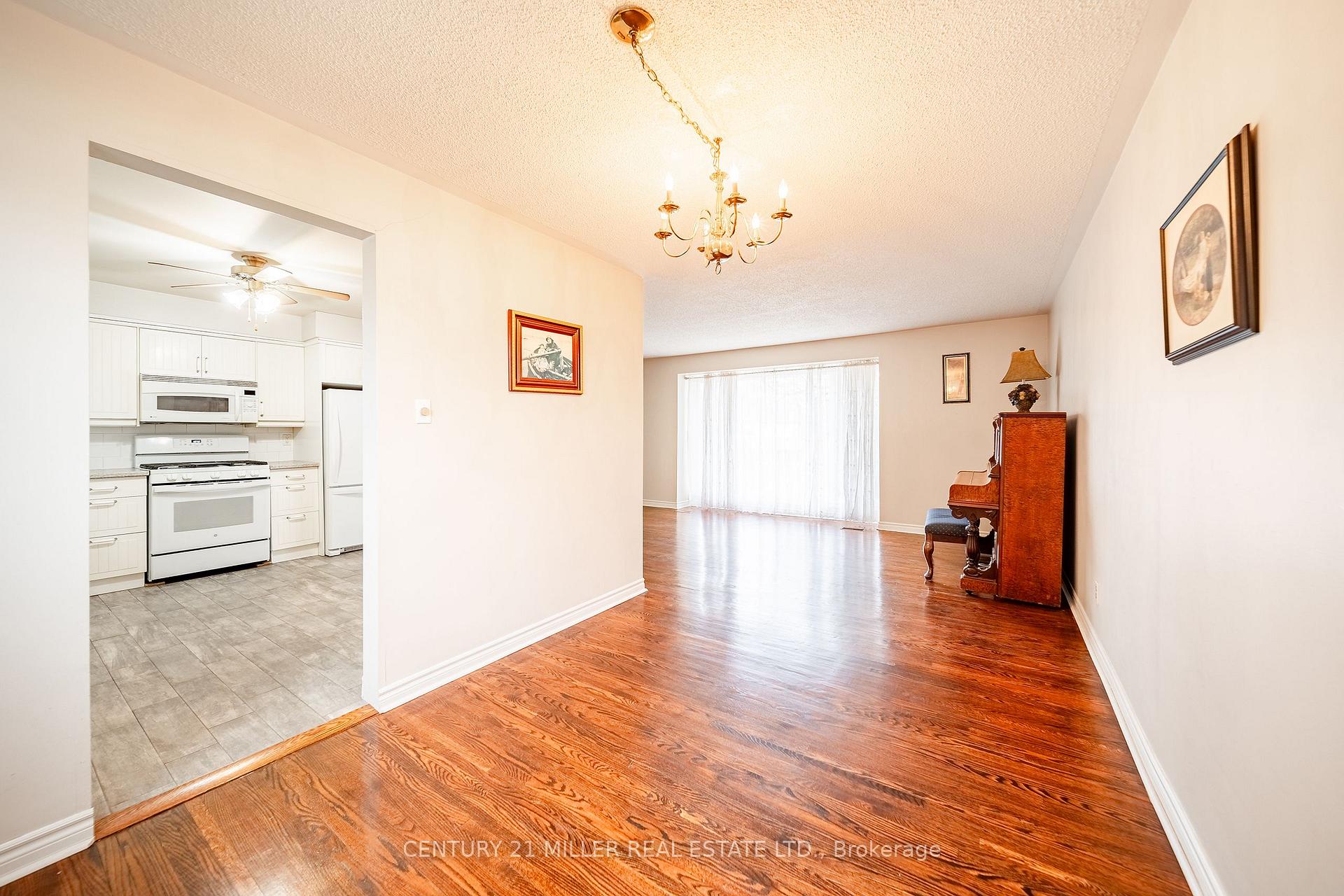 Photo 8 of 557 Trafford Crescent, Oakville, West — HOMEH