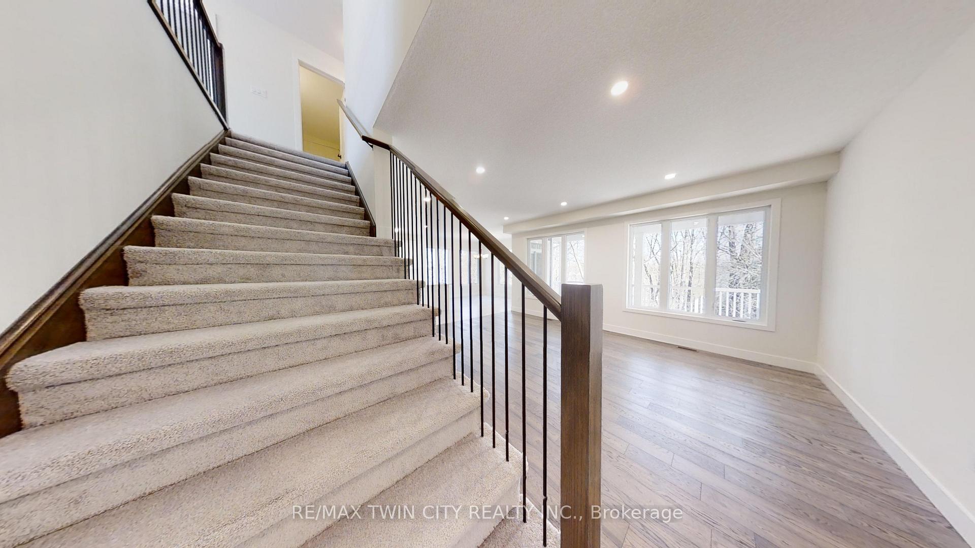 Photo 12 of 108 Christopher Court, London, South J — HOMEH