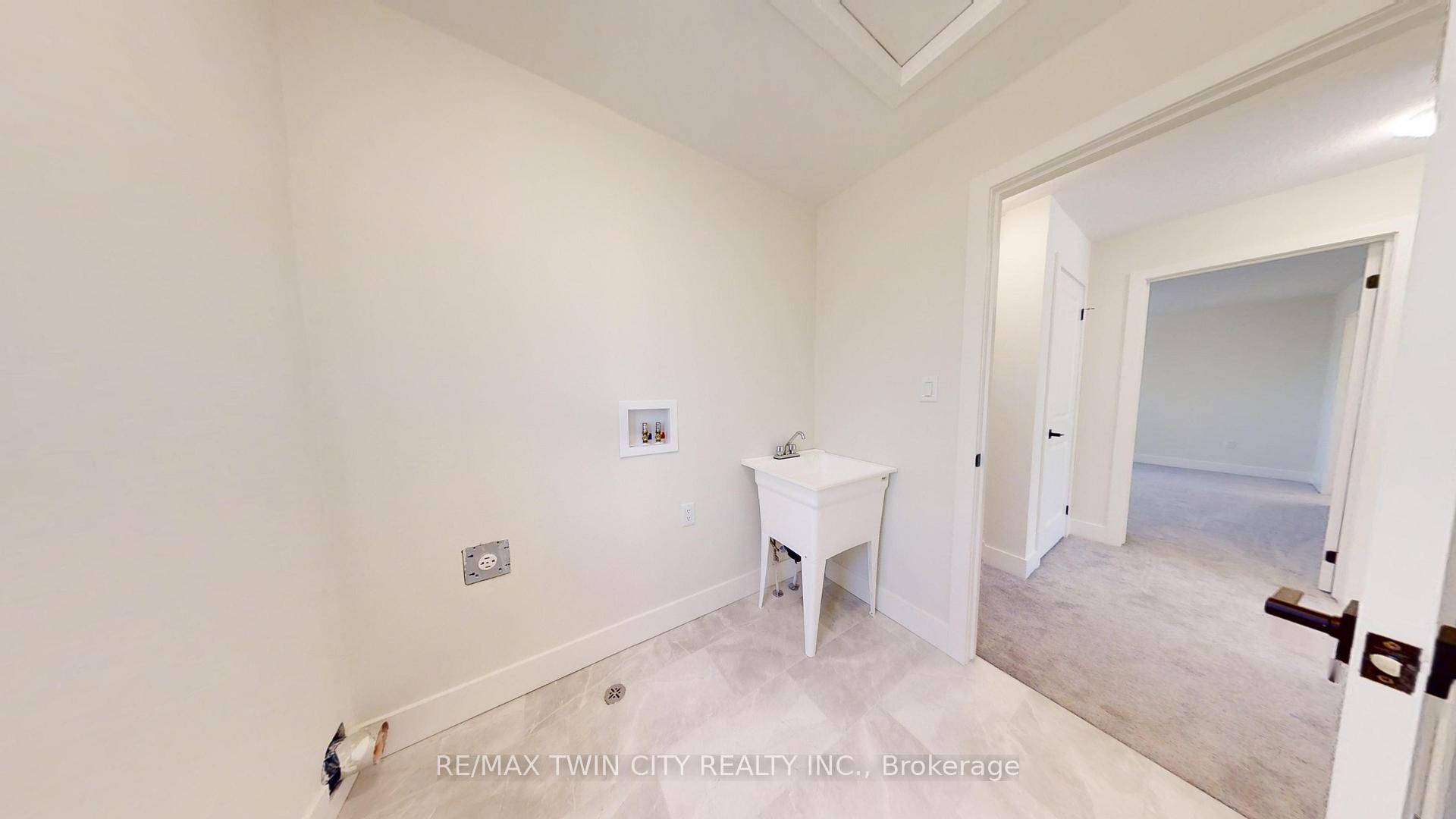 Photo 16 of 108 Christopher Court, London, South J — HOMEH