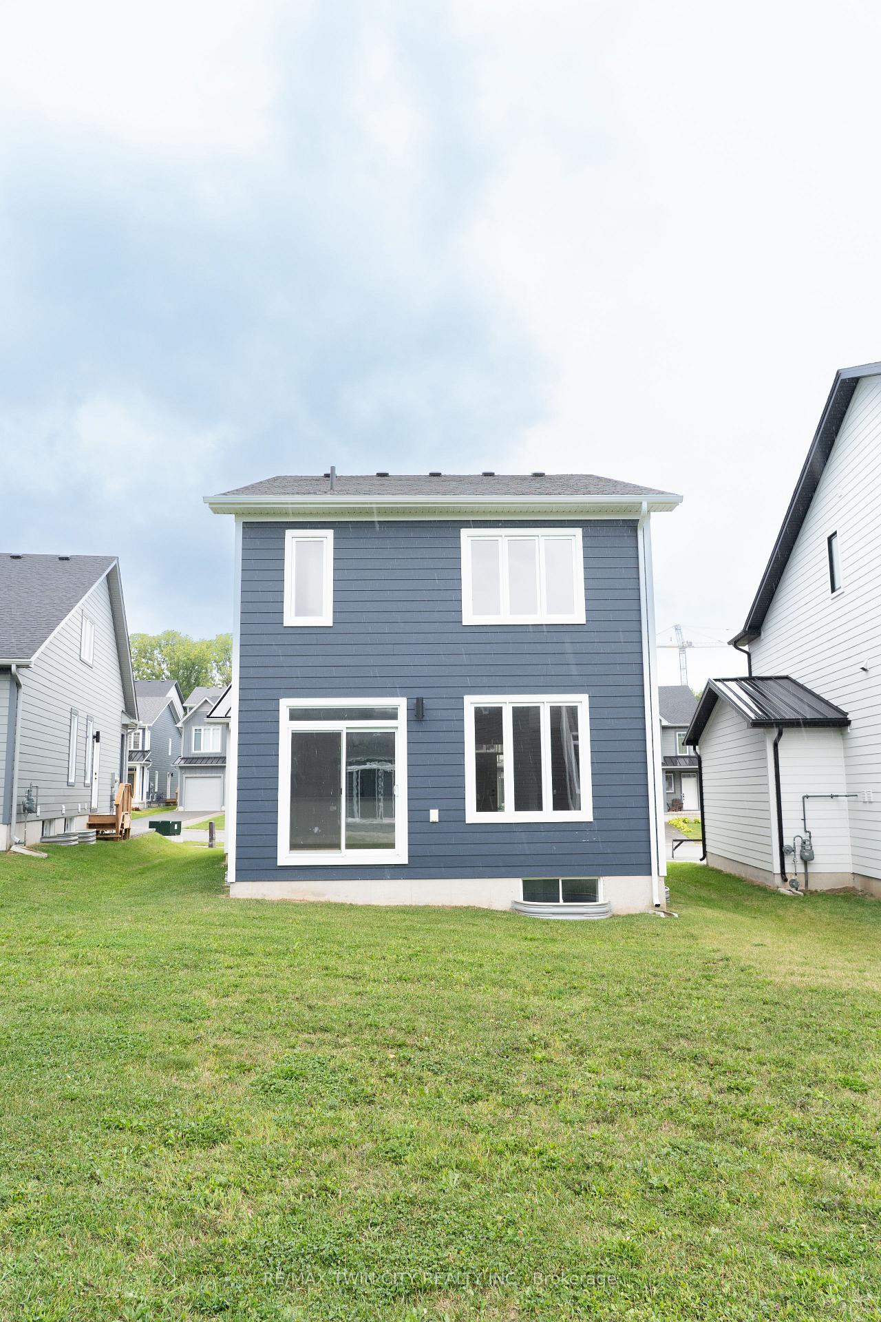Photo 2 of 163 Julie Crescent, London, South J — HOMEH