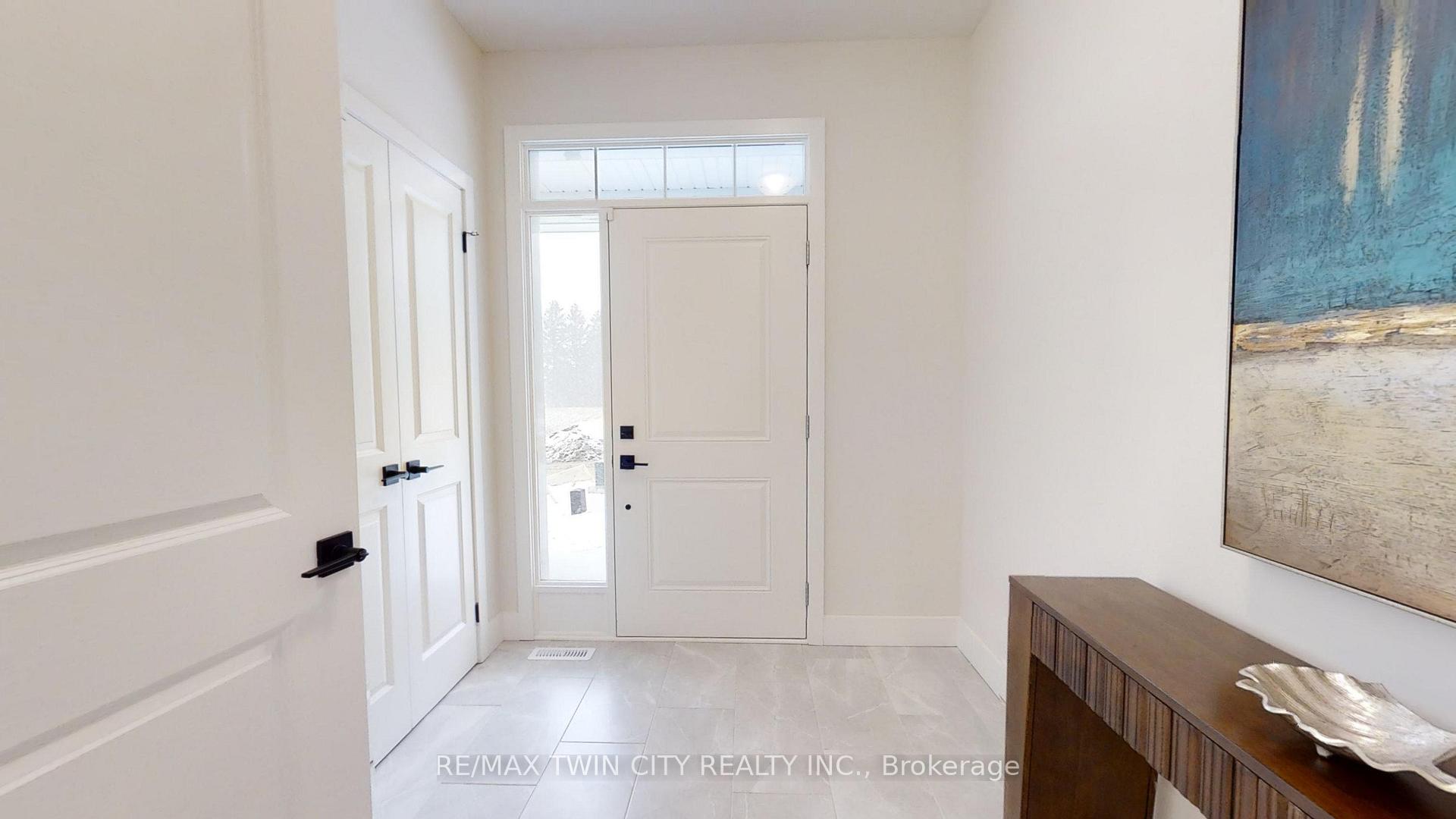 Photo 3 of 163 Julie Crescent, London, South J — HOMEH