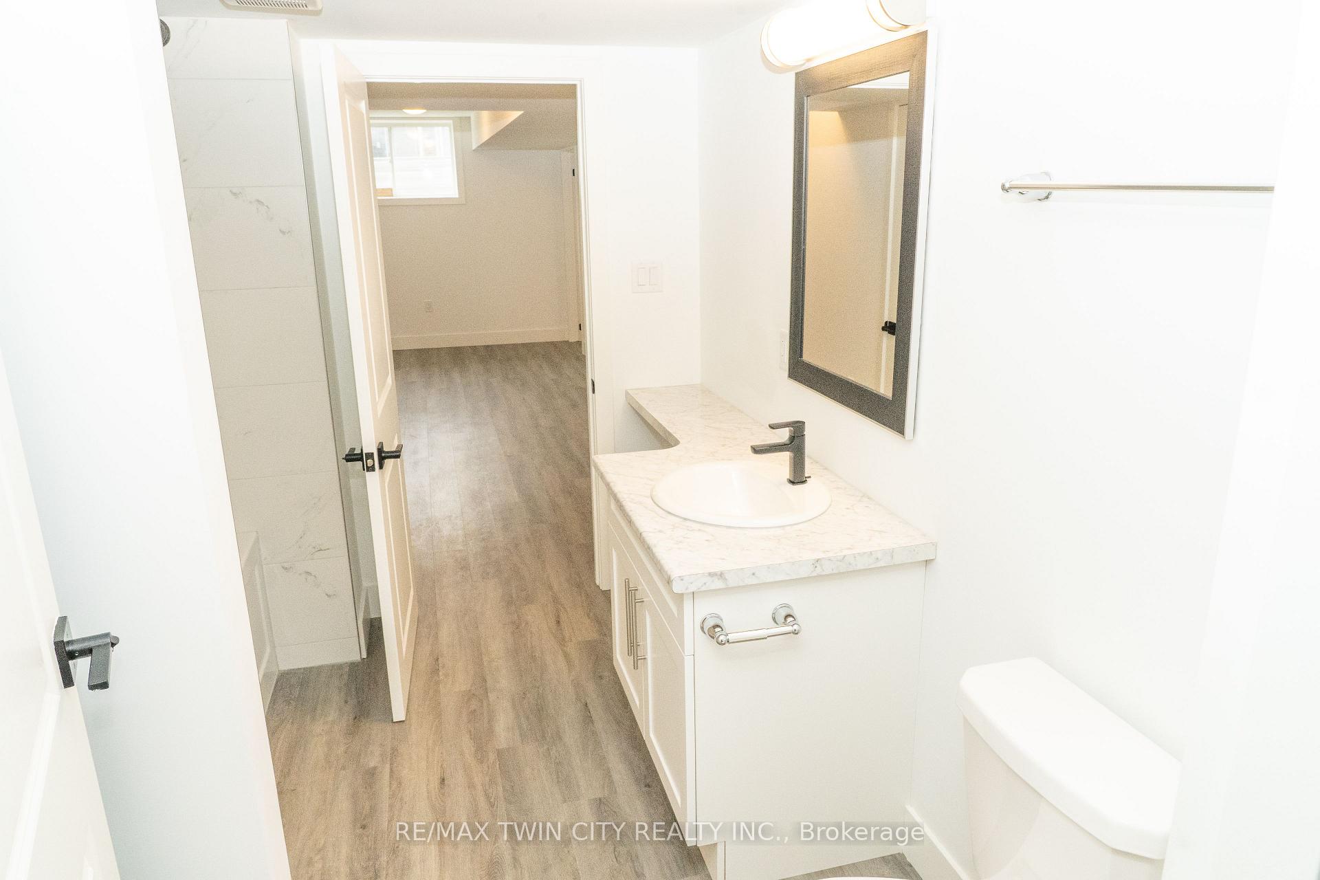 Photo 23 of 163 Julie Crescent, London, South J — HOMEH