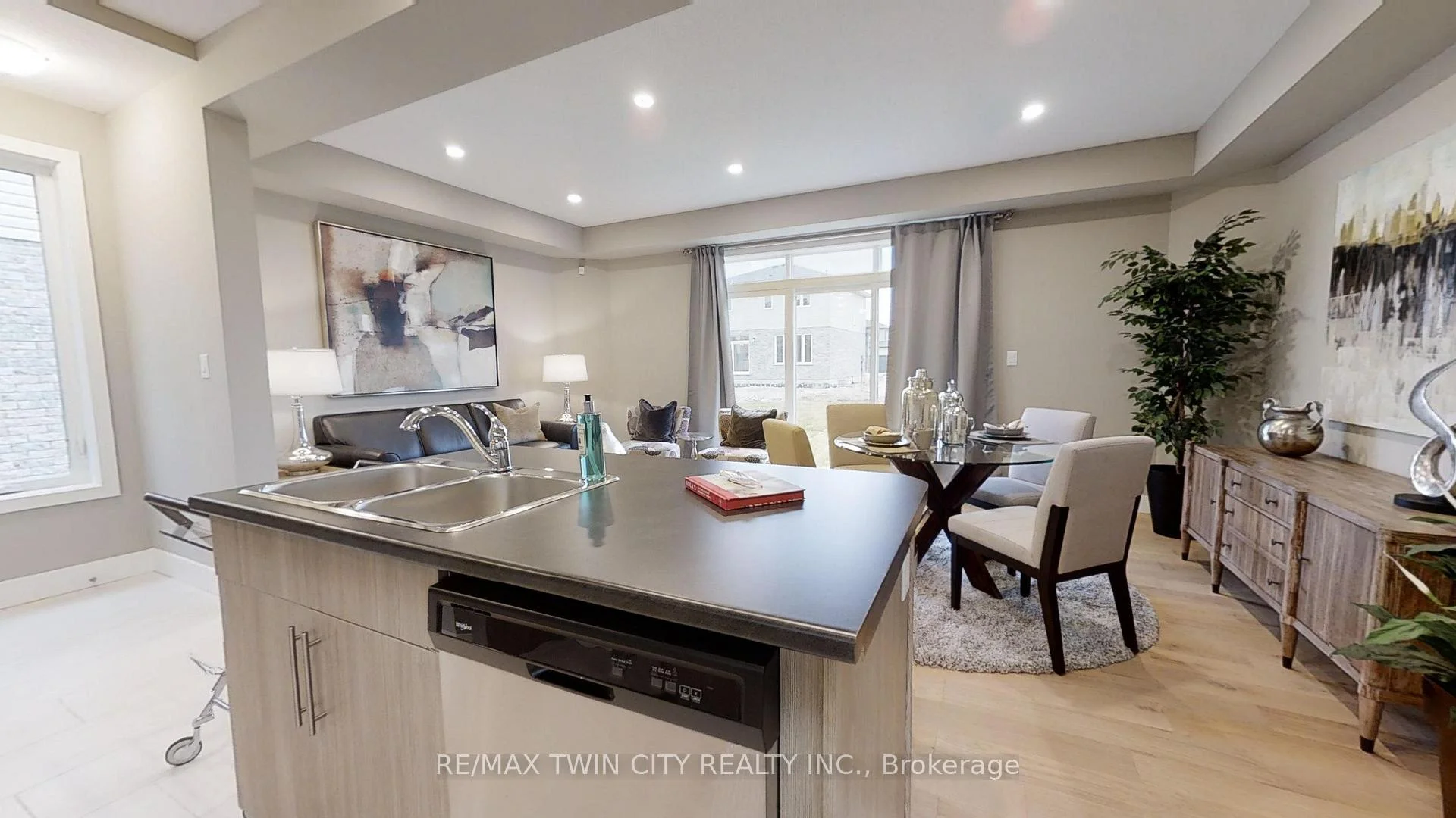 Photo 7 of 1707 Fairfield Road, London, South U — HOMEH