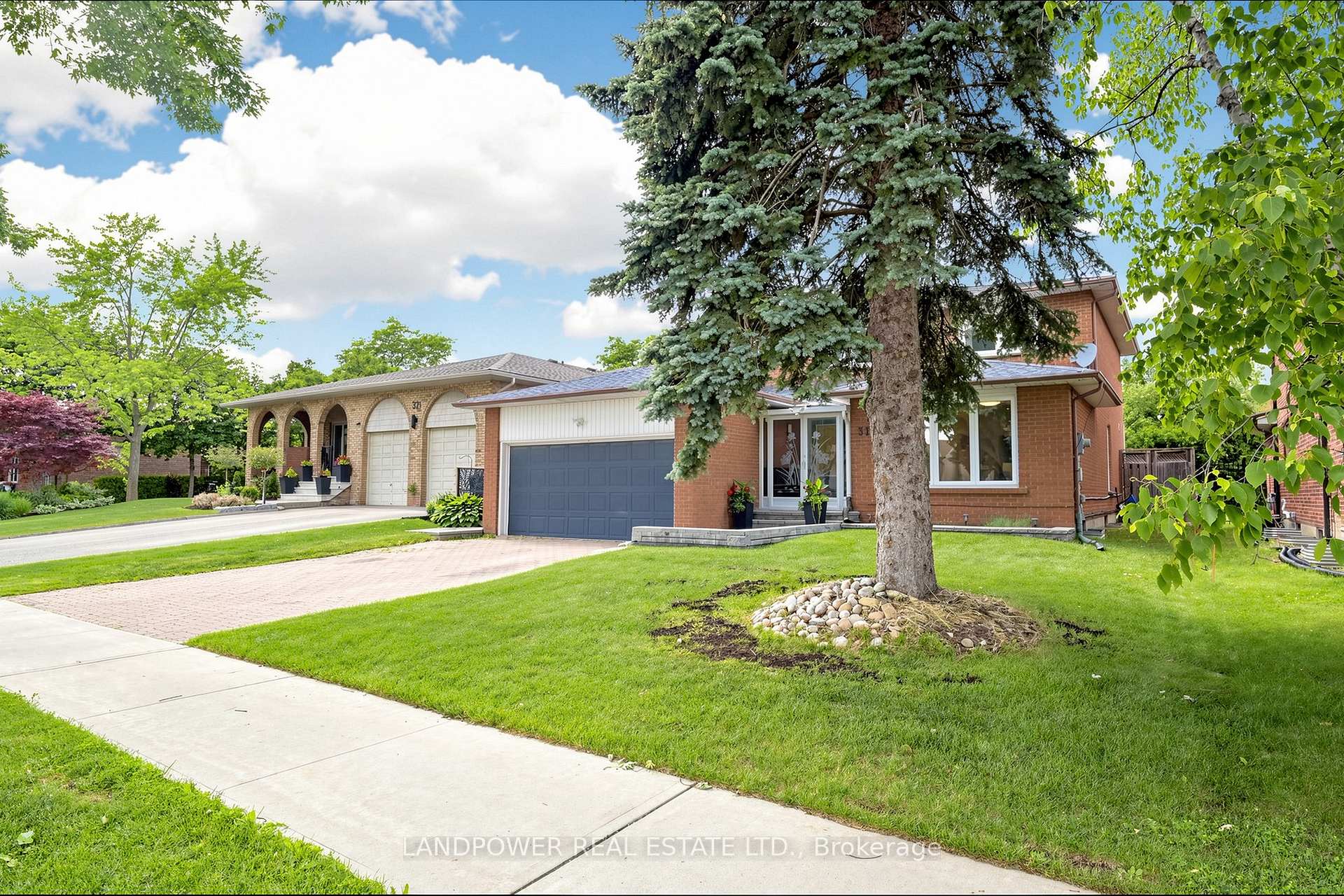 Photo 3 of 317 Paisley Boulevard W, Mississauga, Cooksville — HOMEH