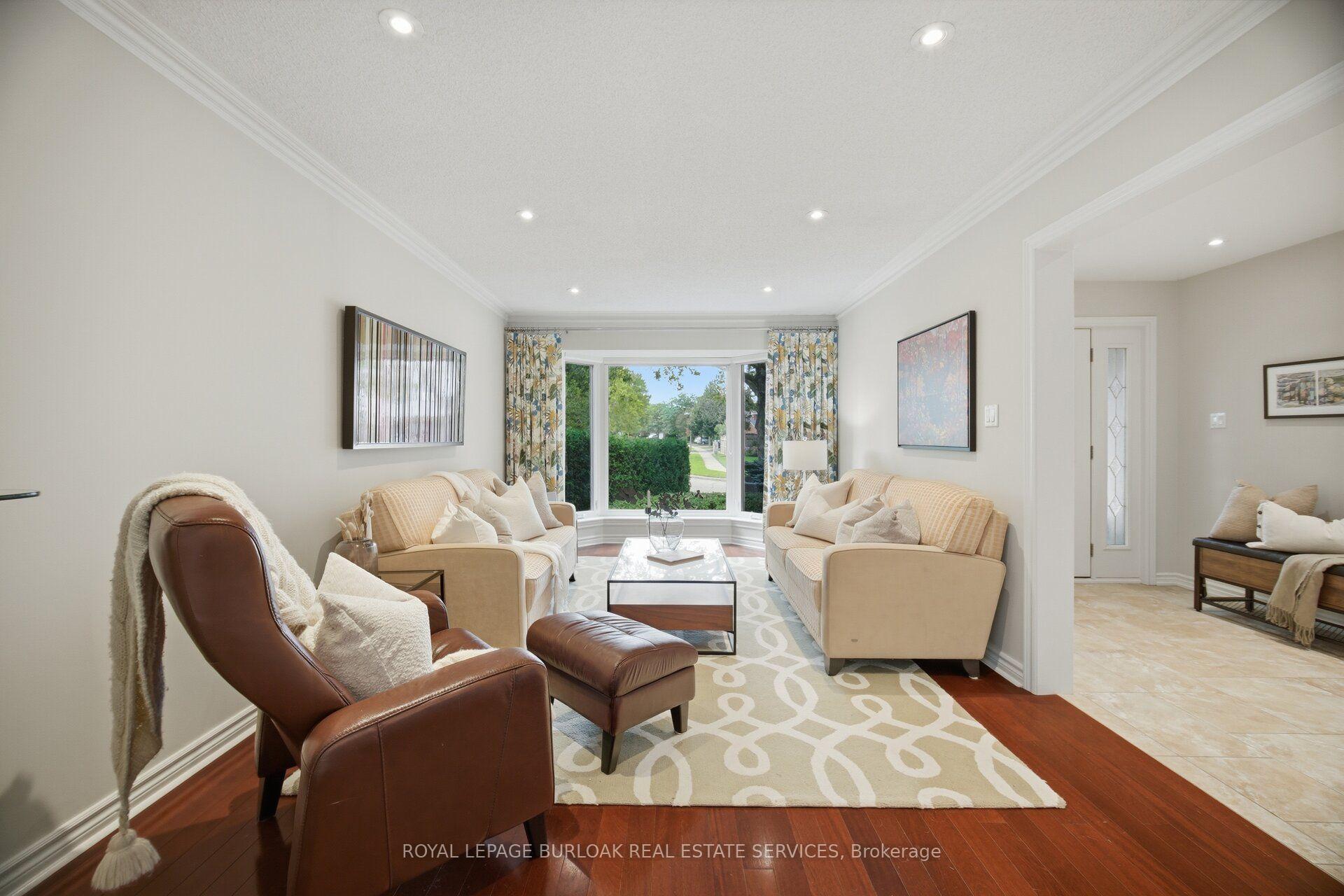Photo 5 of 2796 Teak Crescent, Oakville, Clearview — HOMEH