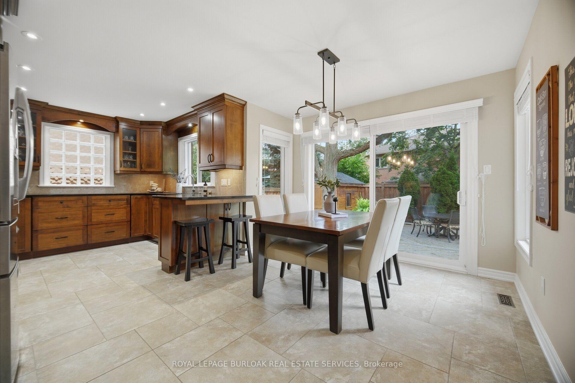 Photo 10 of 2796 Teak Crescent, Oakville, Clearview — HOMEH