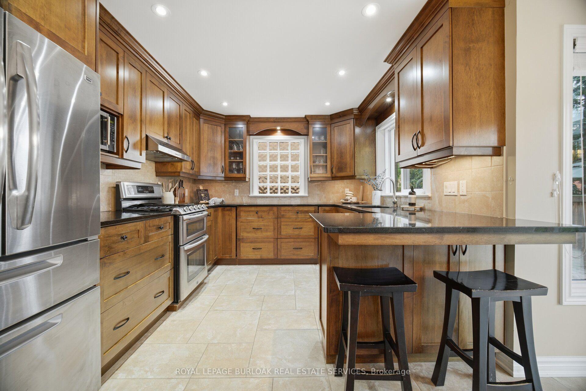 Photo 14 of 2796 Teak Crescent, Oakville, Clearview — HOMEH