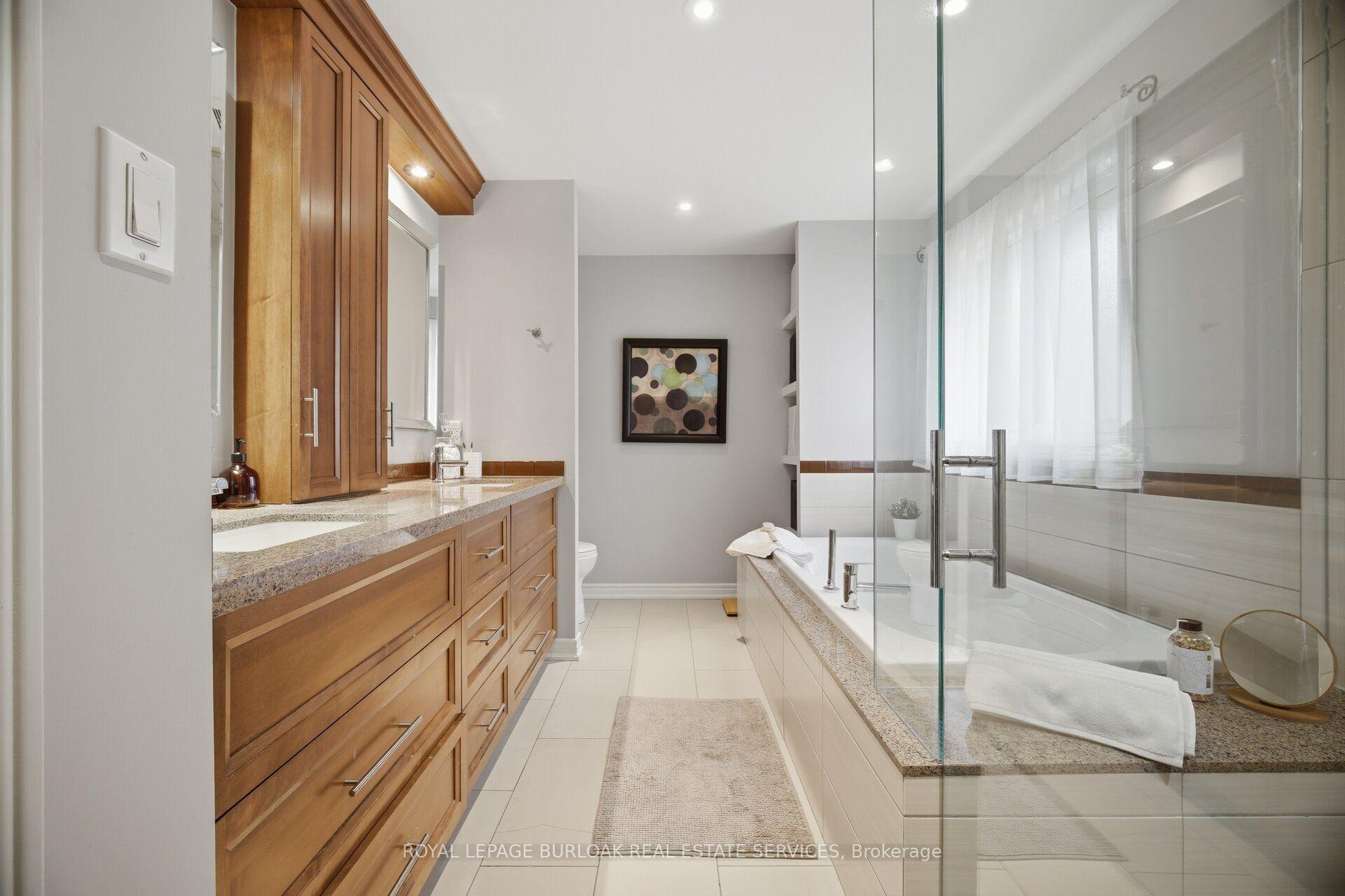 Photo 26 of 2796 Teak Crescent, Oakville, Clearview — HOMEH