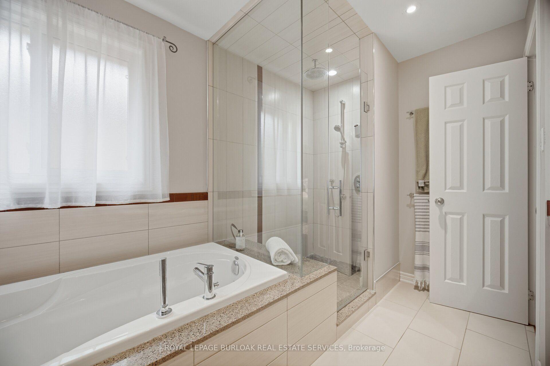 Photo 28 of 2796 Teak Crescent, Oakville, Clearview — HOMEH
