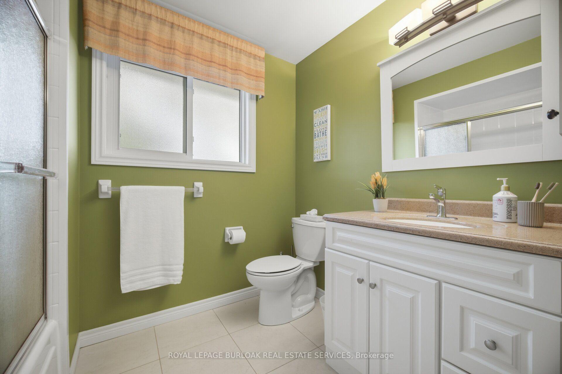 Photo 35 of 2796 Teak Crescent, Oakville, Clearview — HOMEH