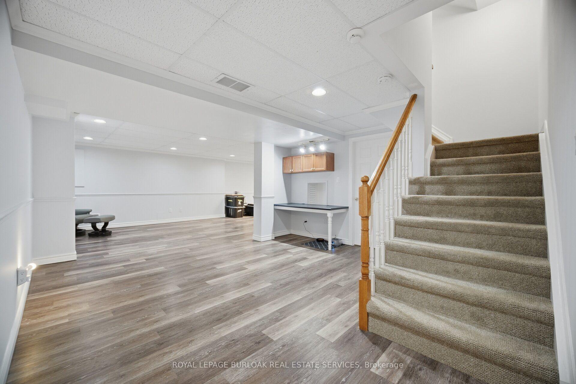 Photo 36 of 2796 Teak Crescent, Oakville, Clearview — HOMEH