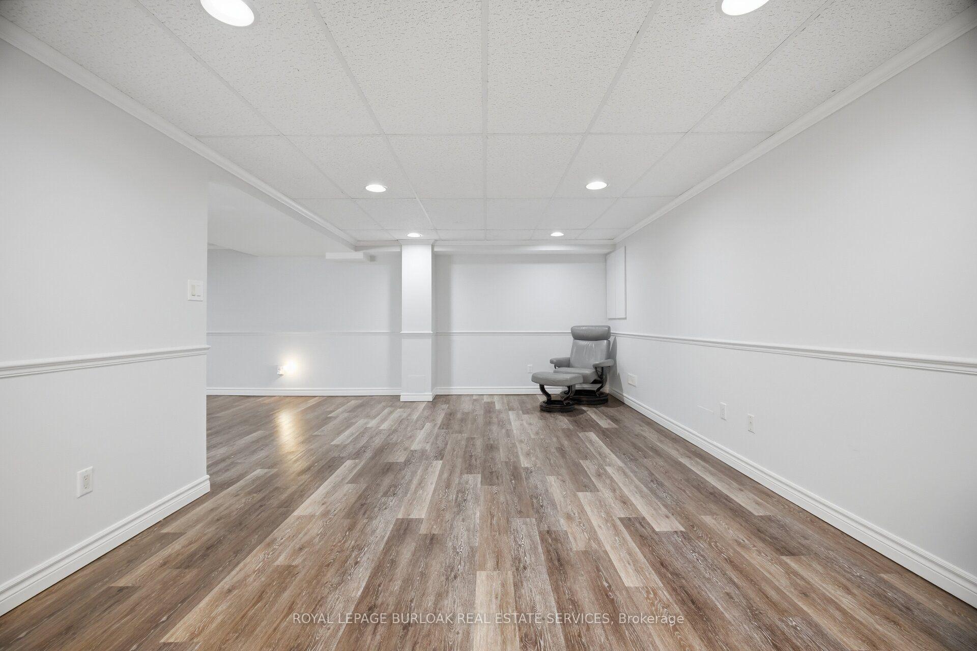 Photo 37 of 2796 Teak Crescent, Oakville, Clearview — HOMEH