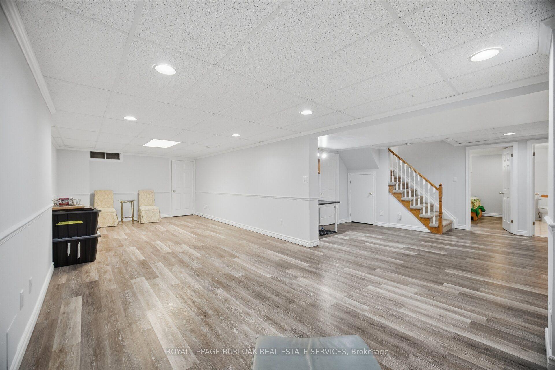 Photo 38 of 2796 Teak Crescent, Oakville, Clearview — HOMEH