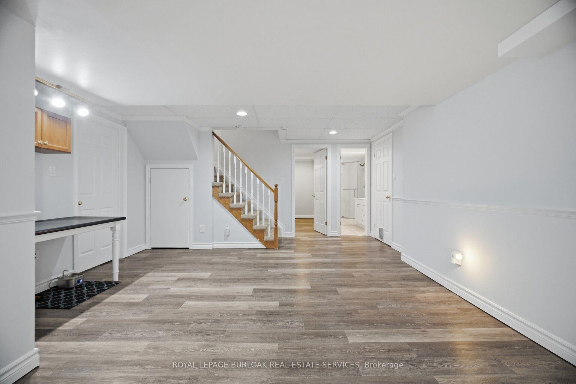 Photo 39 of 2796 Teak Crescent, Oakville, Clearview — HOMEH