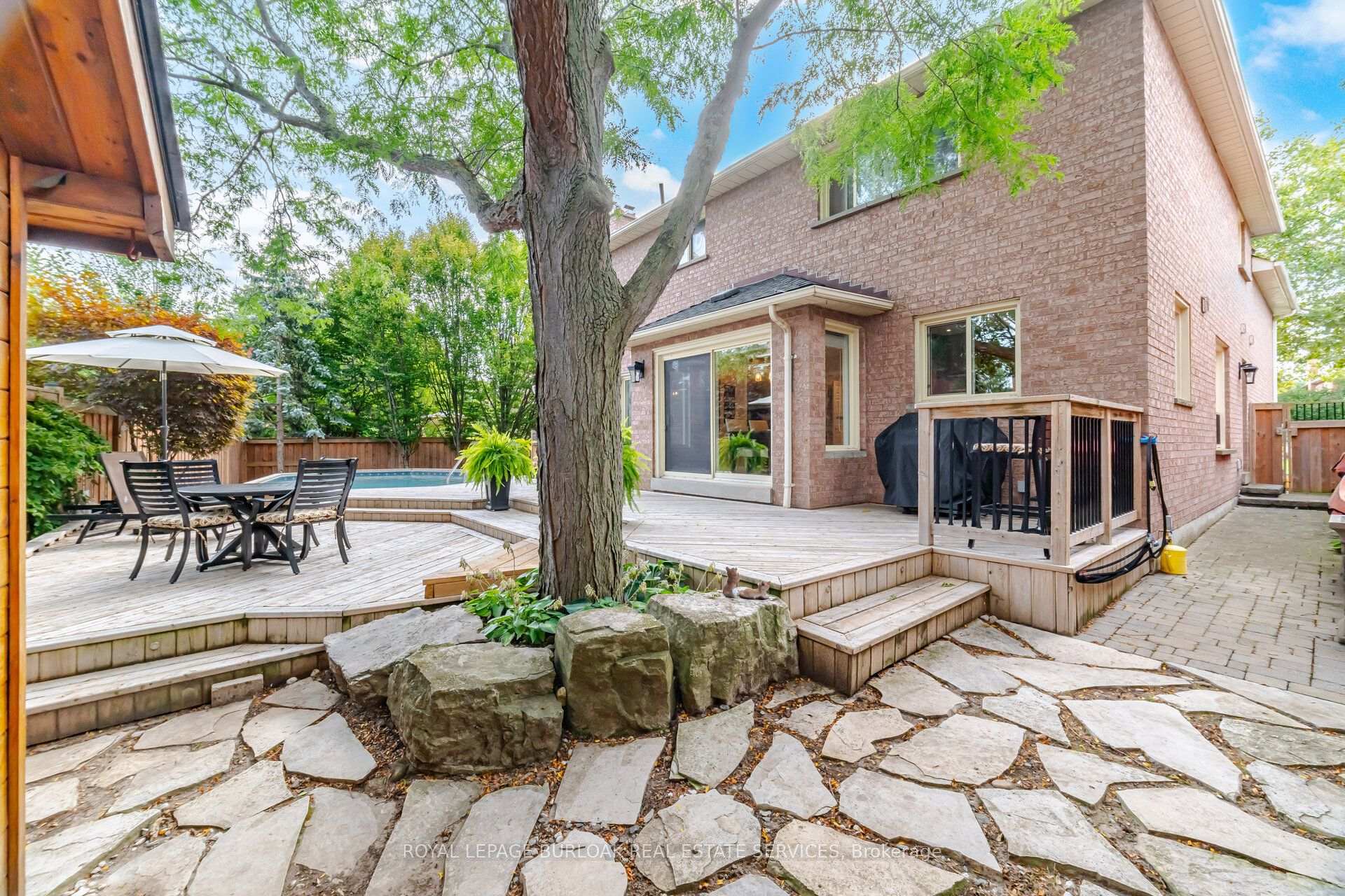 Photo 45 of 2796 Teak Crescent, Oakville, Clearview — HOMEH