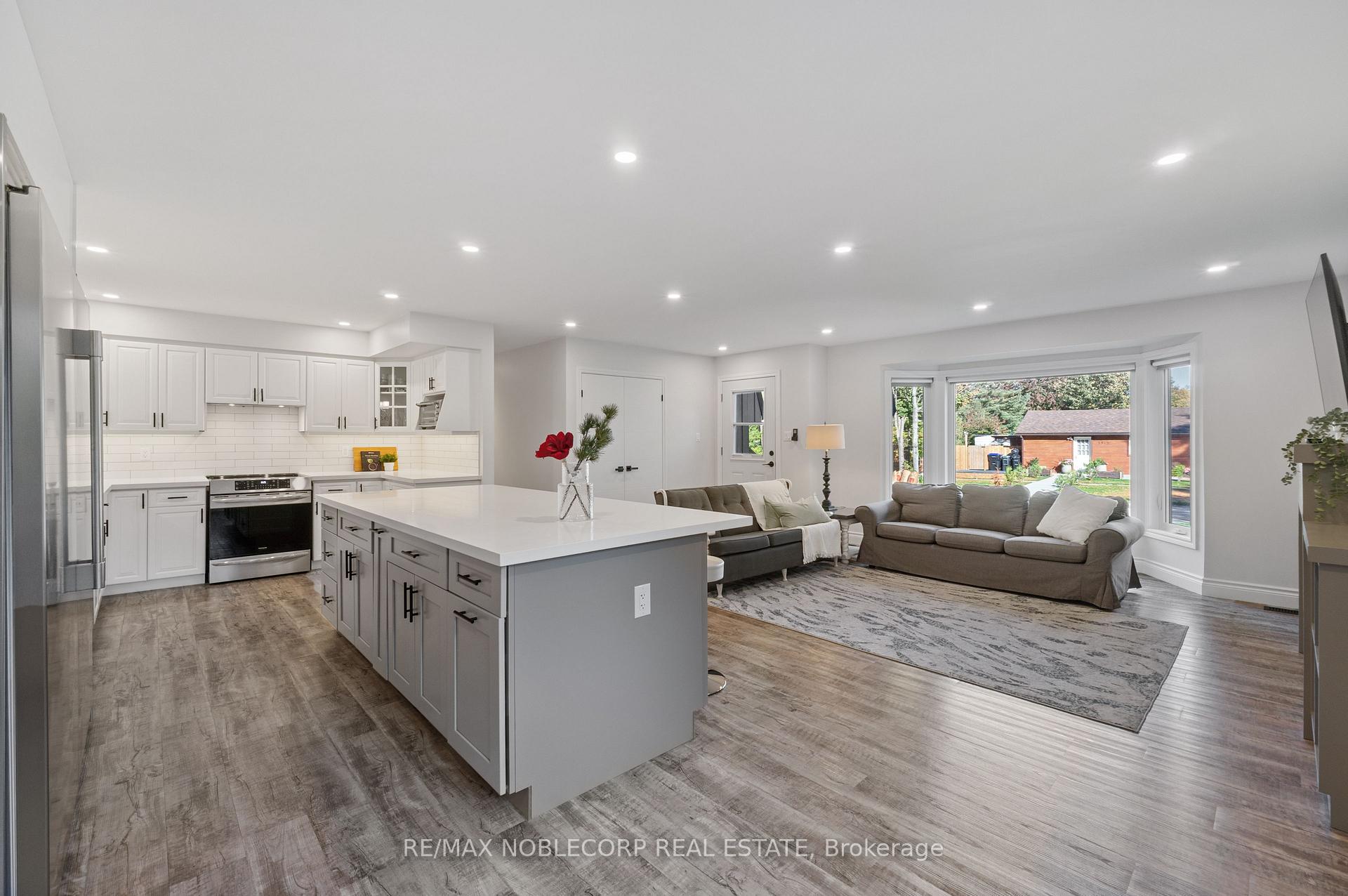 Photo 9 of 3914 Rosemary Lane, Innisfil, Rural Innisfil — HOMEH
