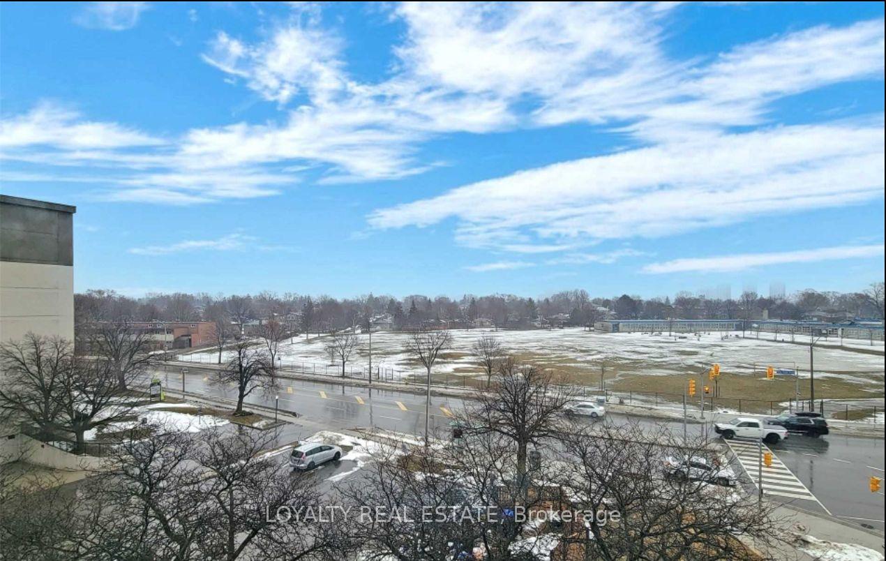 Photo 4 of Unit 419, 10 Gibbs Road, Etobicoke, Islington-City Centre West — HOMEH