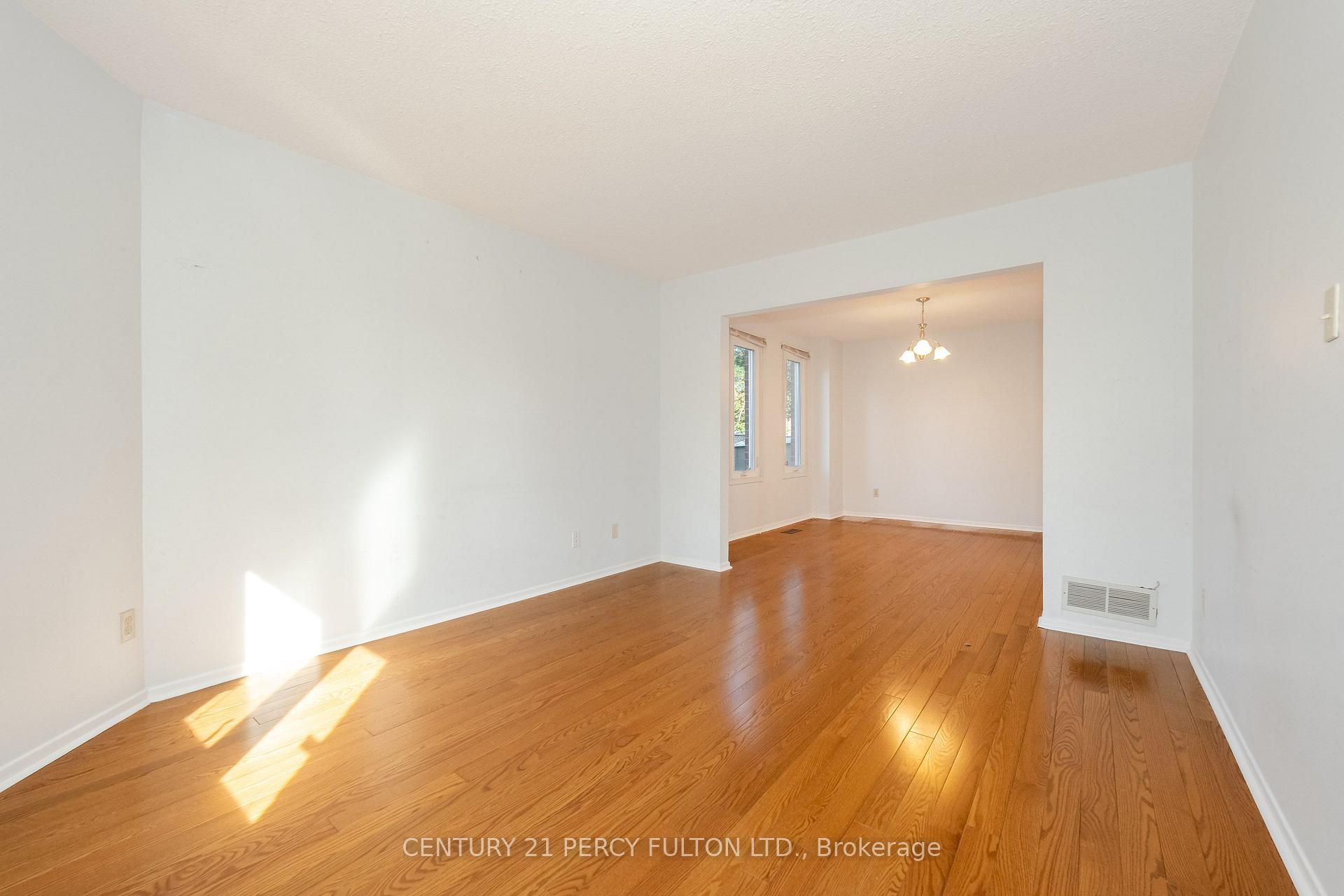 Photo 2 of 2 pennybrook Lane, Scarborough, Agincourt South-Malvern West — HOMEH