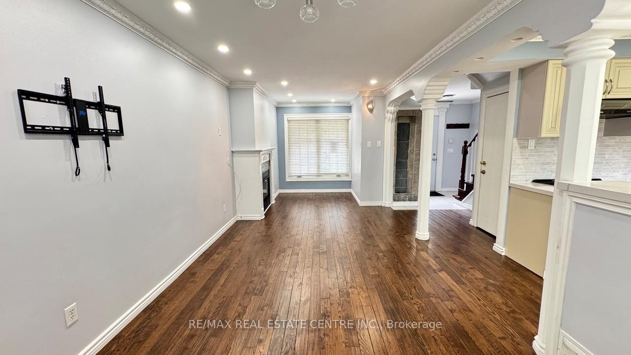 Photo 4 of 16 Nectarine Crescent, Brampton, Westgate — HOMEH