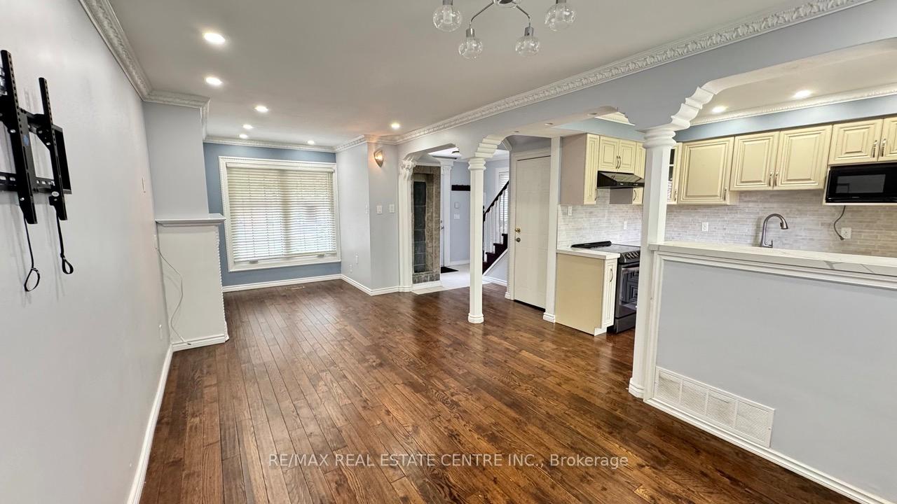 Photo 6 of 16 Nectarine Crescent, Brampton, Westgate — HOMEH