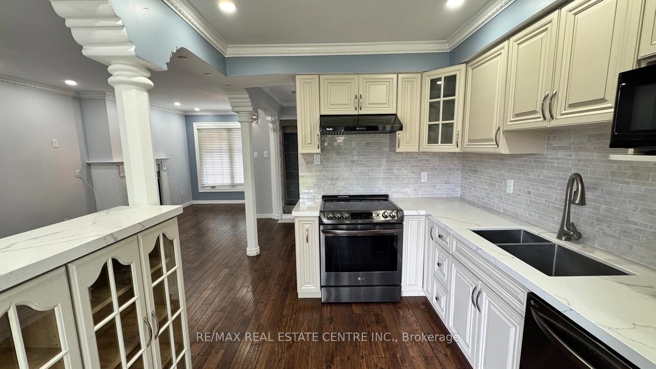 Photo 9 of 16 Nectarine Crescent, Brampton, Westgate — HOMEH