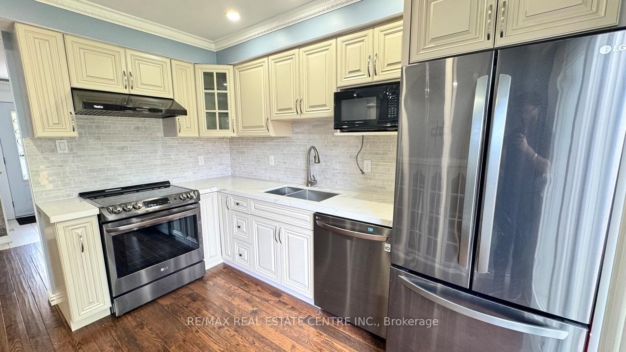 Photo 12 of 16 Nectarine Crescent, Brampton, Westgate — HOMEH