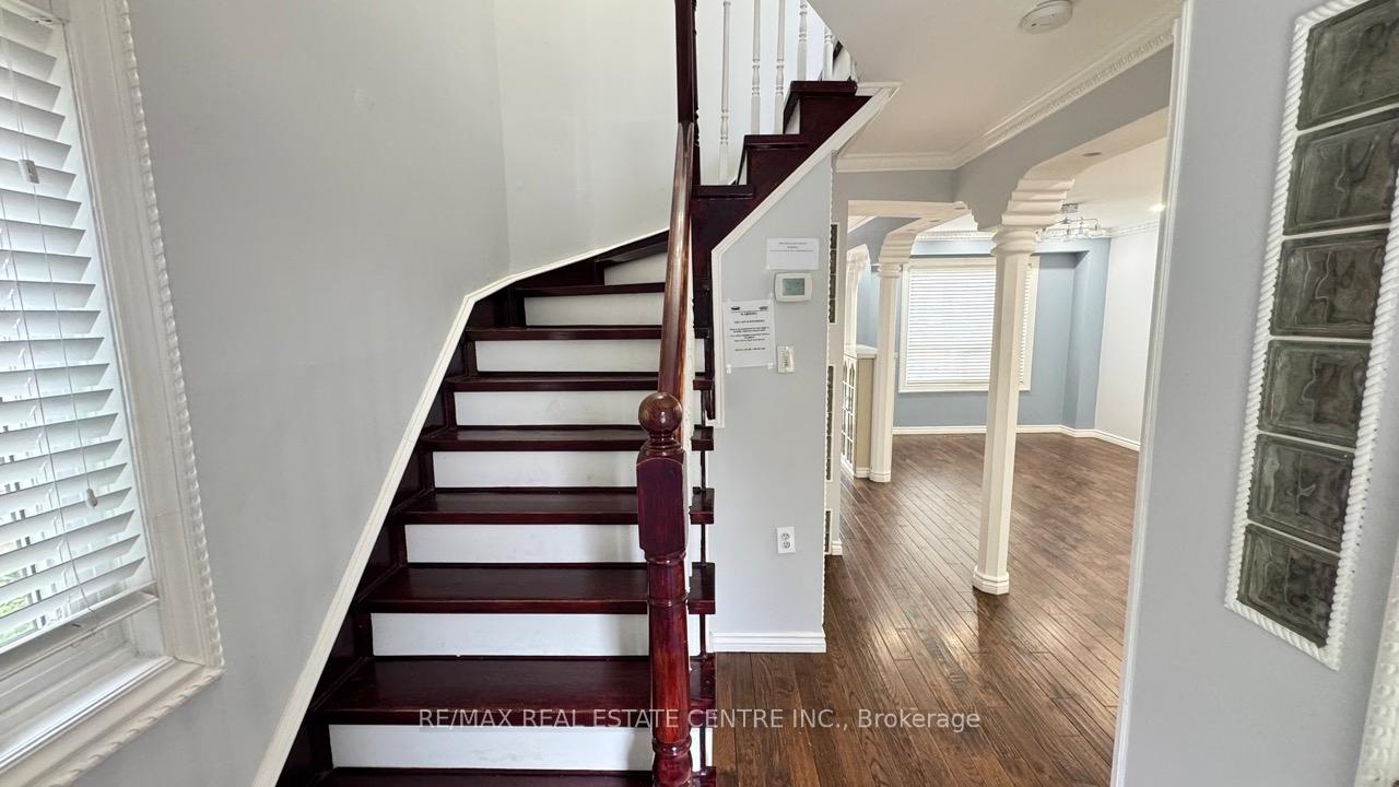 Photo 14 of 16 Nectarine Crescent, Brampton, Westgate — HOMEH