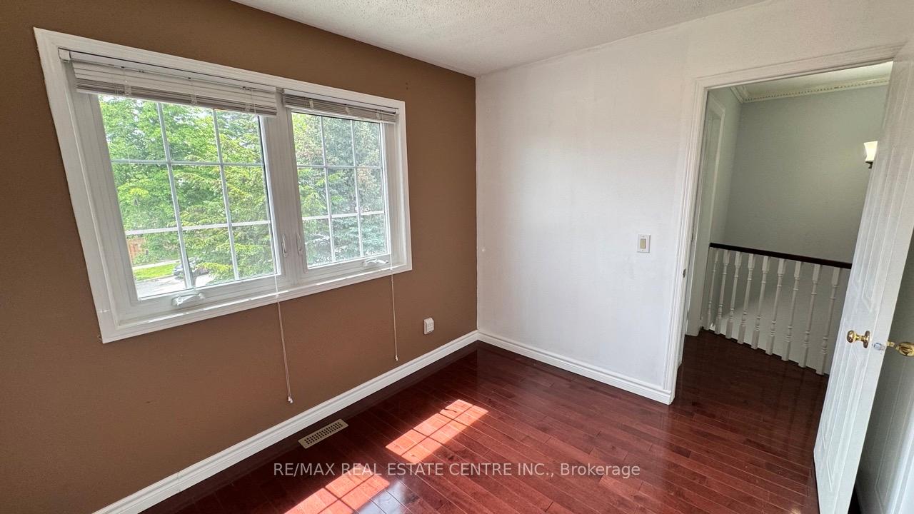 Photo 16 of 16 Nectarine Crescent, Brampton, Westgate — HOMEH