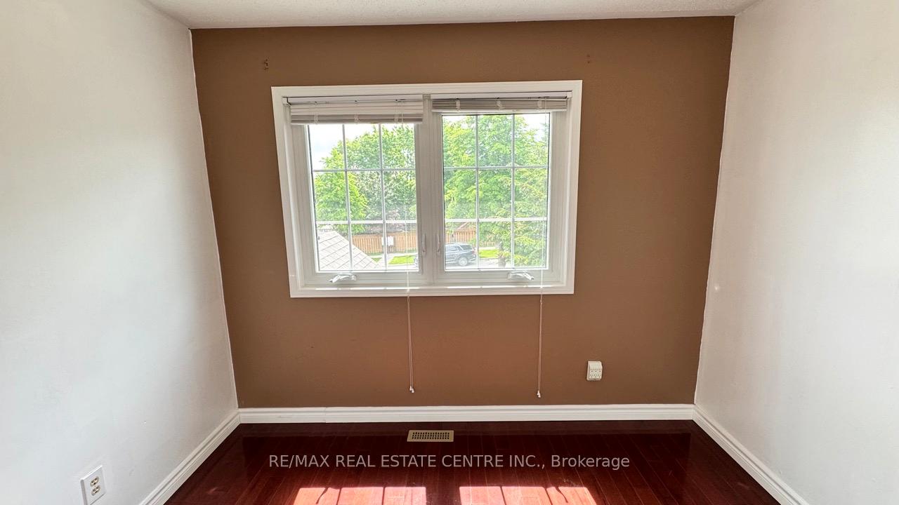 Photo 18 of 16 Nectarine Crescent, Brampton, Westgate — HOMEH