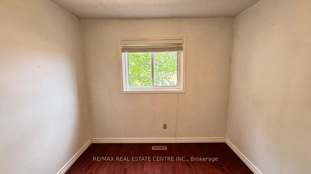 Photo 20 of 16 Nectarine Crescent, Brampton, Westgate — HOMEH
