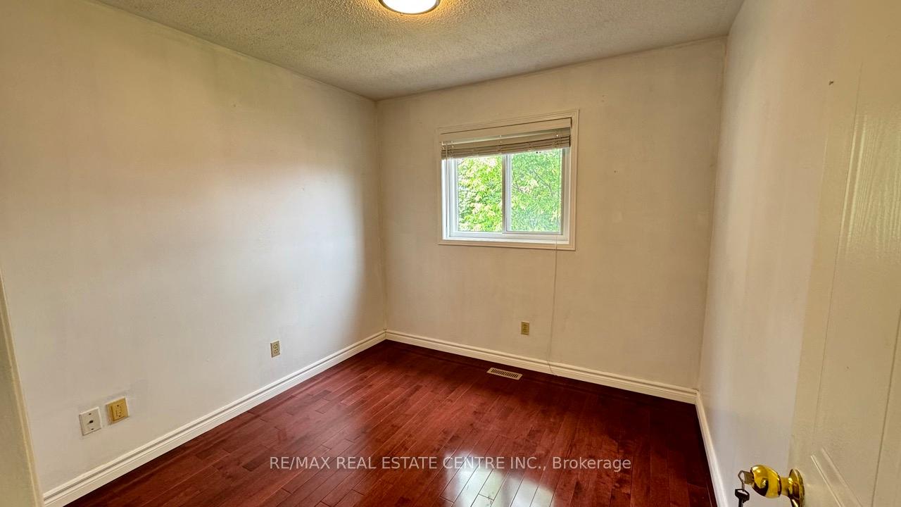 Photo 21 of 16 Nectarine Crescent, Brampton, Westgate — HOMEH