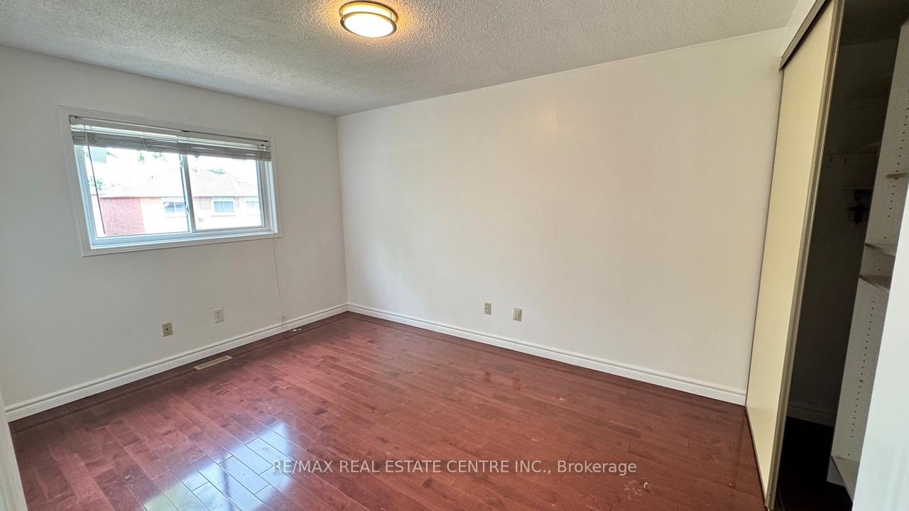Photo 25 of 16 Nectarine Crescent, Brampton, Westgate — HOMEH