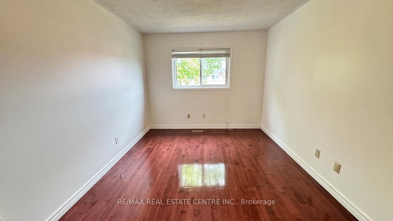 Photo 26 of 16 Nectarine Crescent, Brampton, Westgate — HOMEH