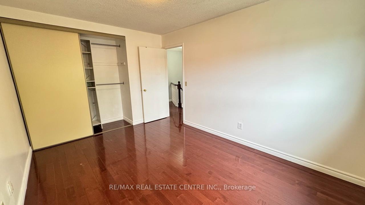 Photo 28 of 16 Nectarine Crescent, Brampton, Westgate — HOMEH