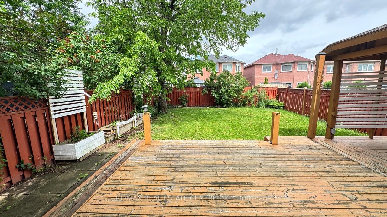 Photo 46 of 16 Nectarine Crescent, Brampton, Westgate — HOMEH