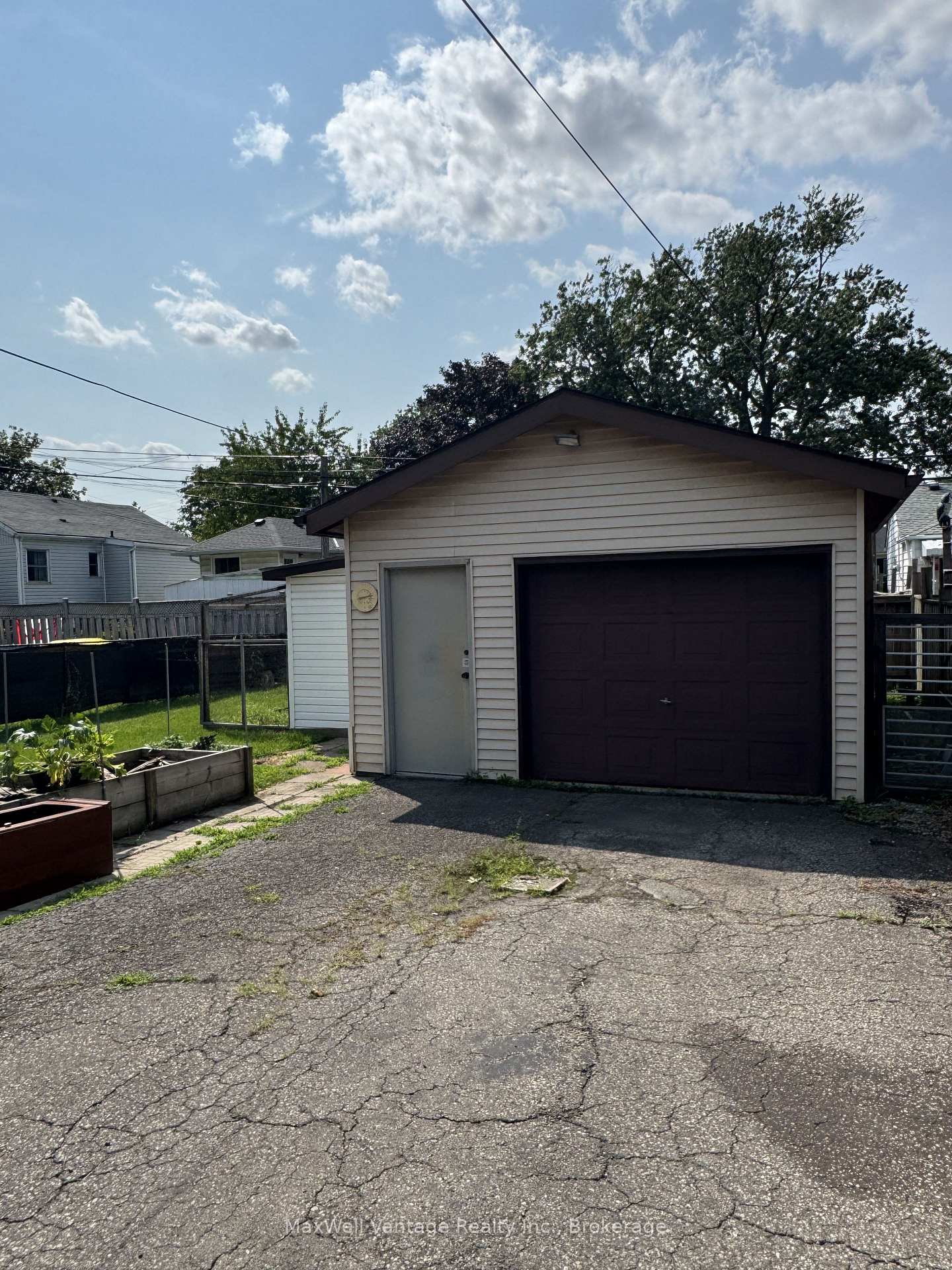 Photo 3 of 73 Walter Avenue N, Hamilton, Normanhurst — HOMEH