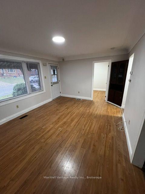 Photo 6 of 73 Walter Avenue N, Hamilton, Normanhurst — HOMEH