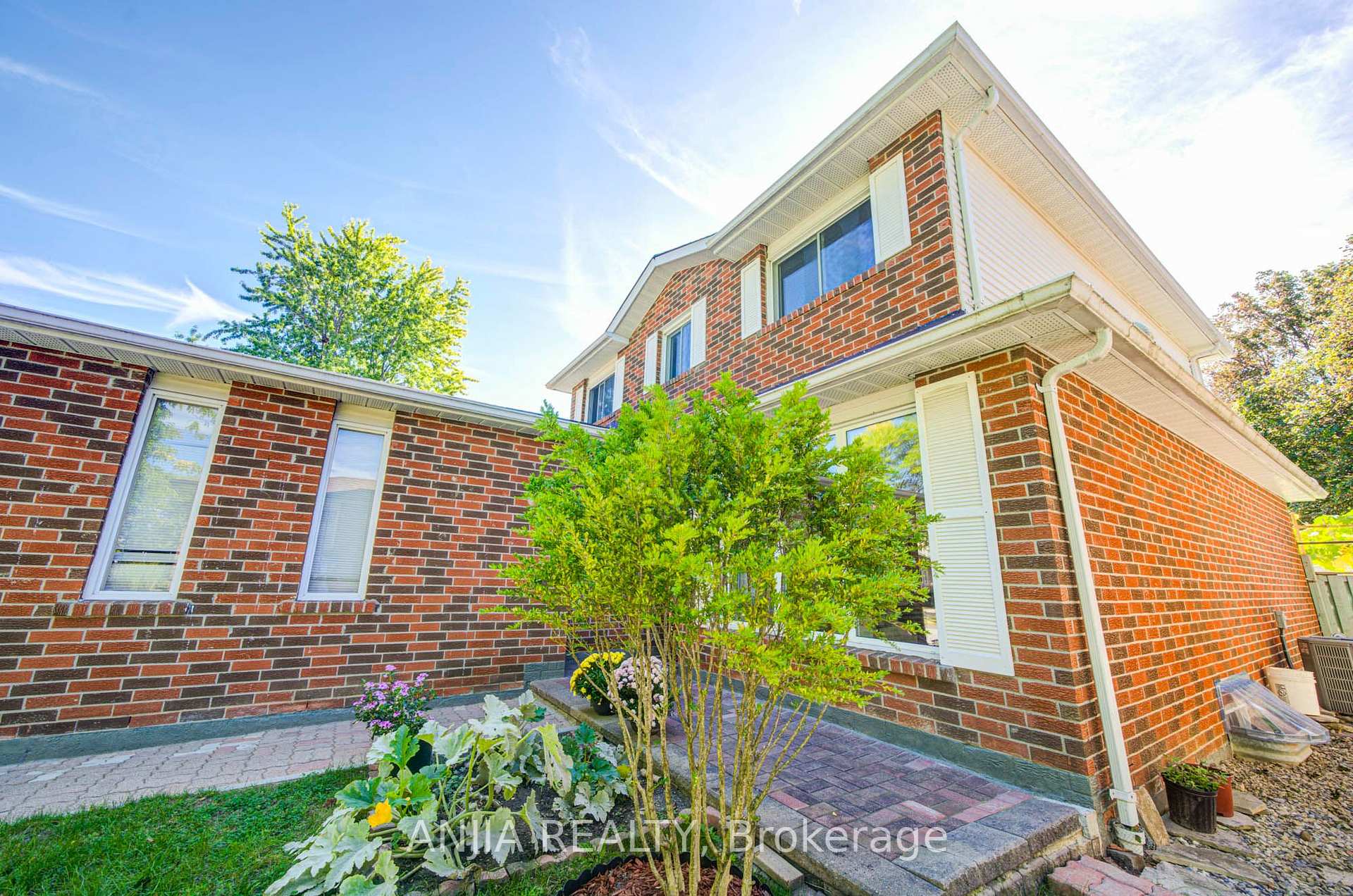 Photo 5 of 77 Royal Palm Drive, Brampton, Heart Lake East — HOMEH