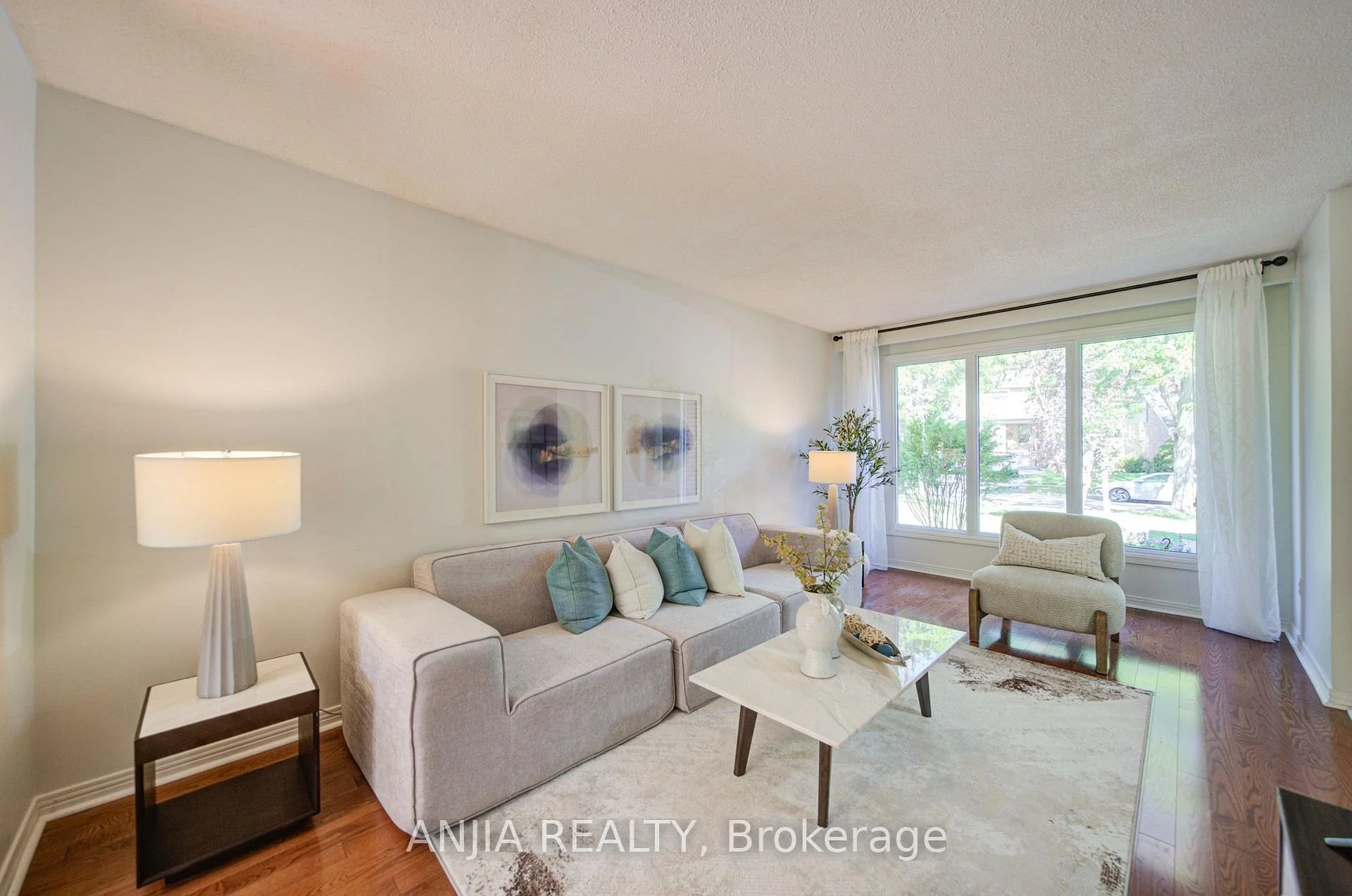 Photo 2 of 77 Royal Palm Drive, Brampton, Heart Lake East — HOMEH
